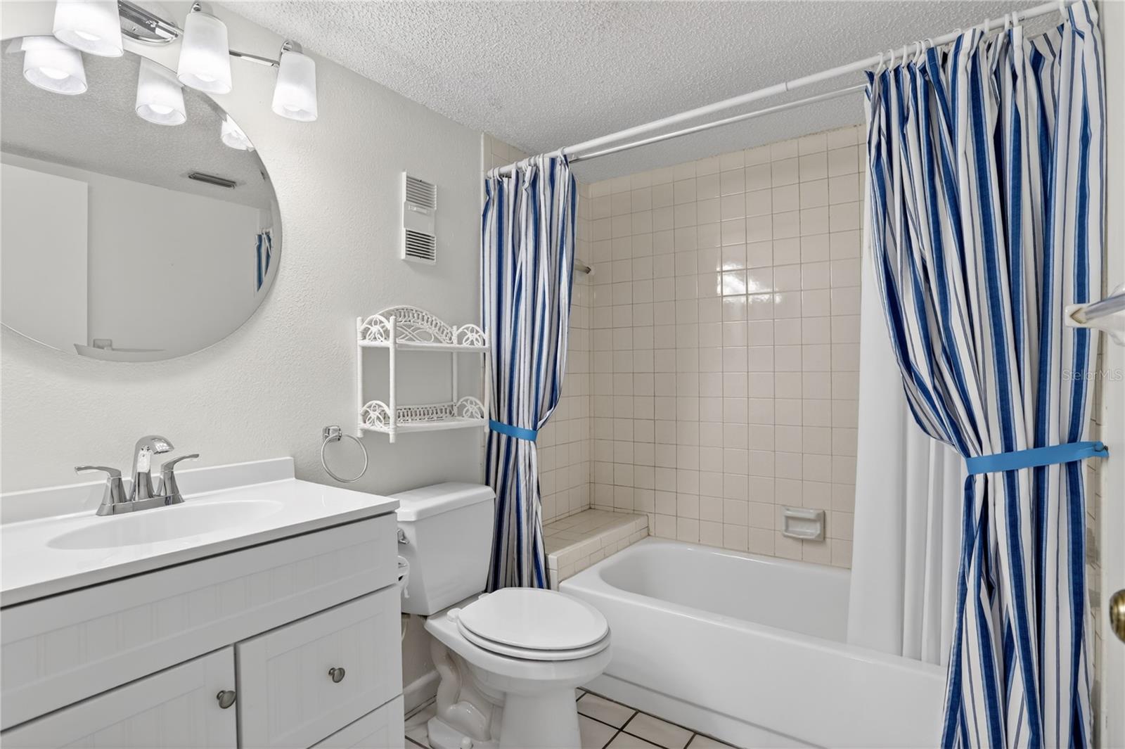 Image 15 of 27 For 1370 Heather Ridge Boulevard 102