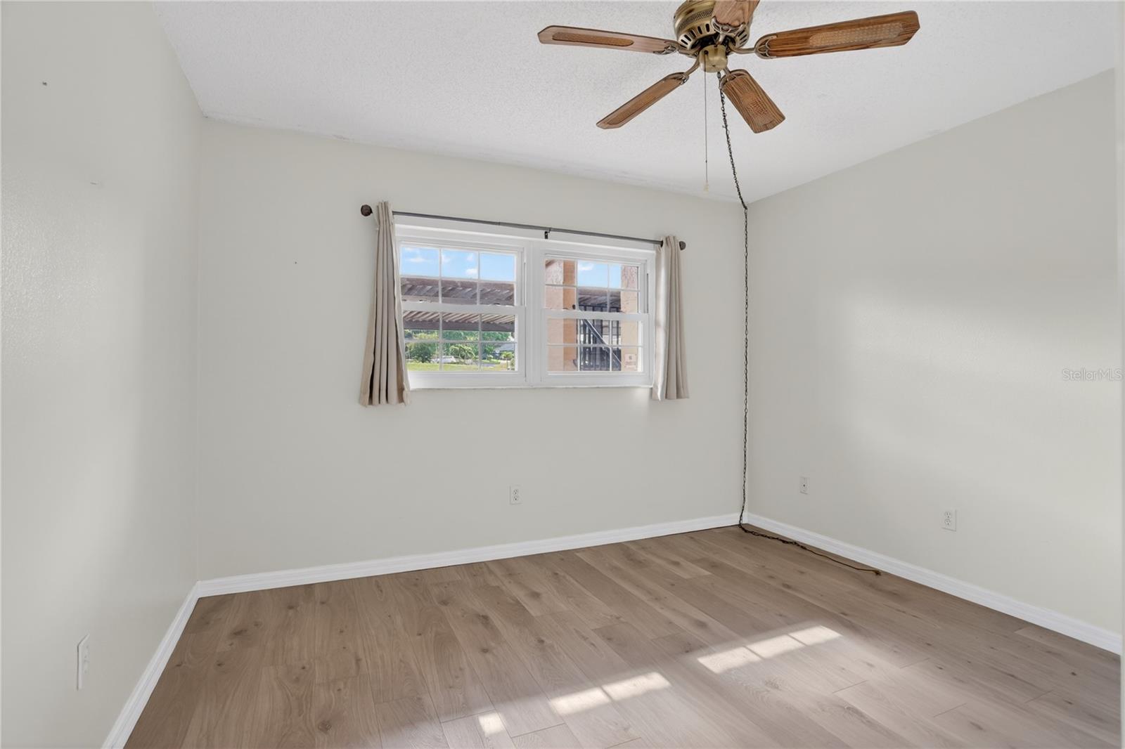 Image 17 of 27 For 1370 Heather Ridge Boulevard 102