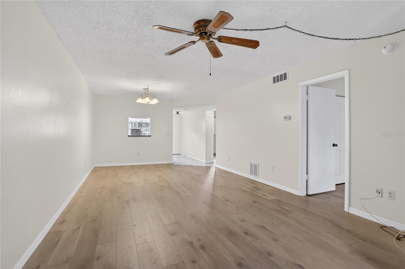 Image 2 of 27 For 1370 Heather Ridge Boulevard 102