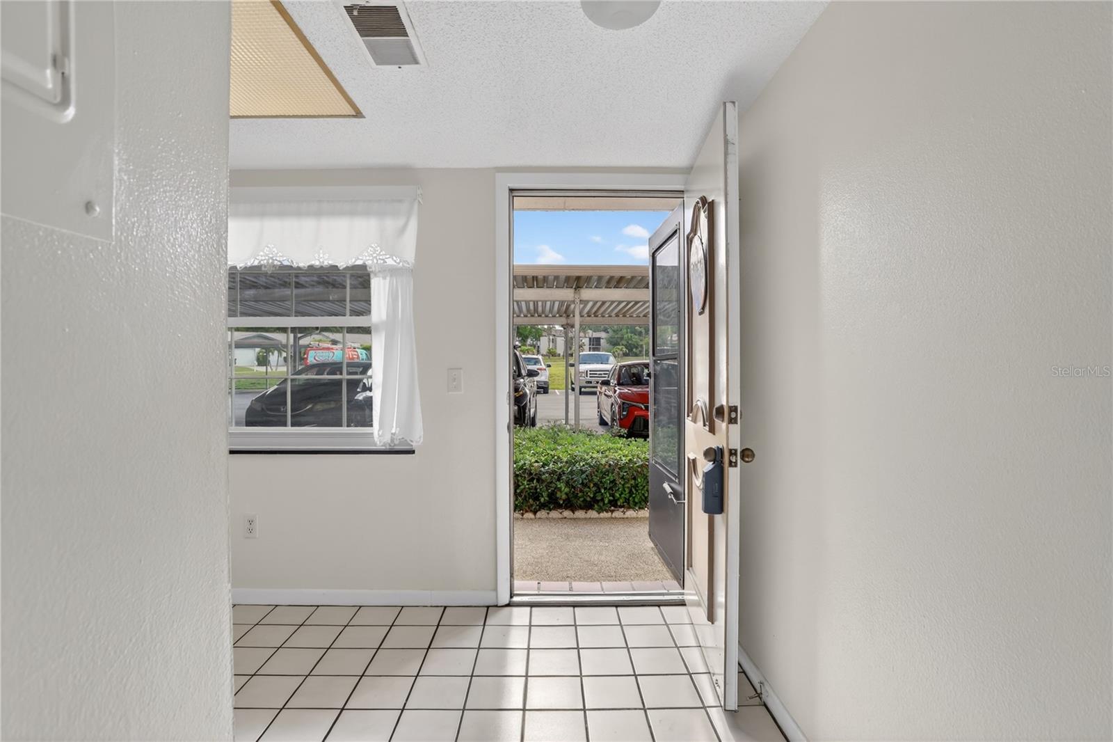 Image 8 of 27 For 1370 Heather Ridge Boulevard 102