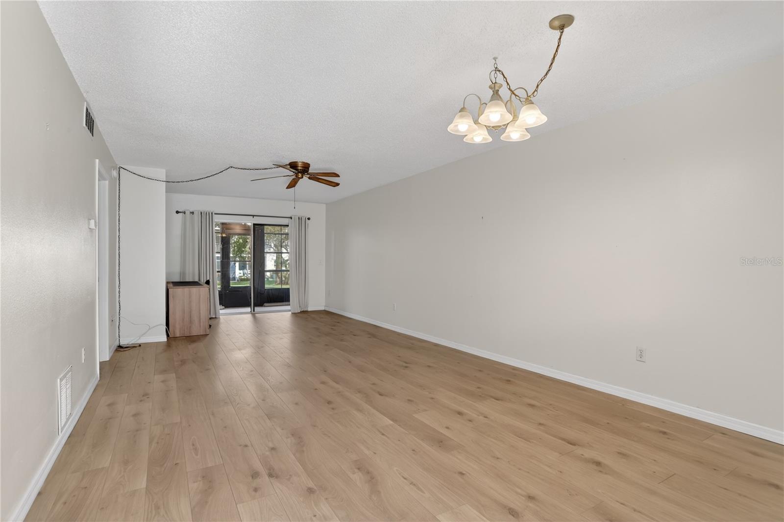 Image 9 of 27 For 1370 Heather Ridge Boulevard 102