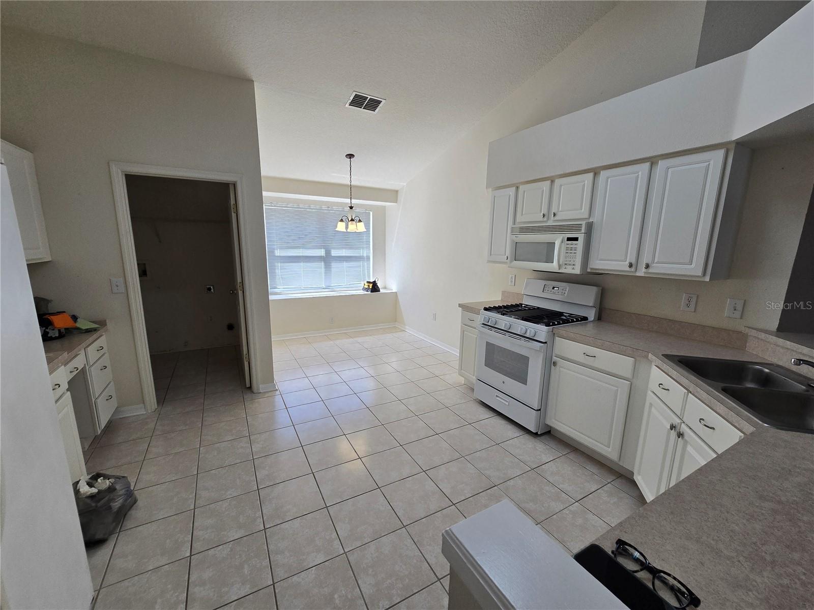 Image 10 of 35 For 24505 Landing Drive