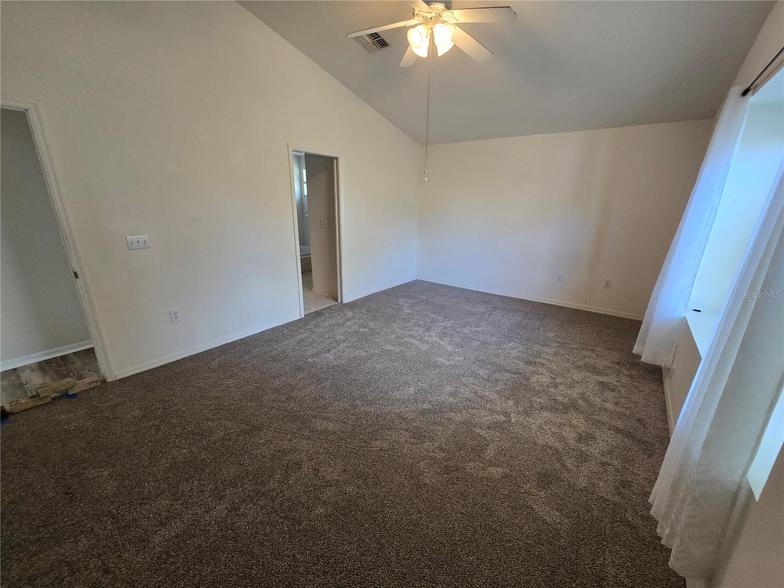 Image 13 of 35 For 24505 Landing Drive