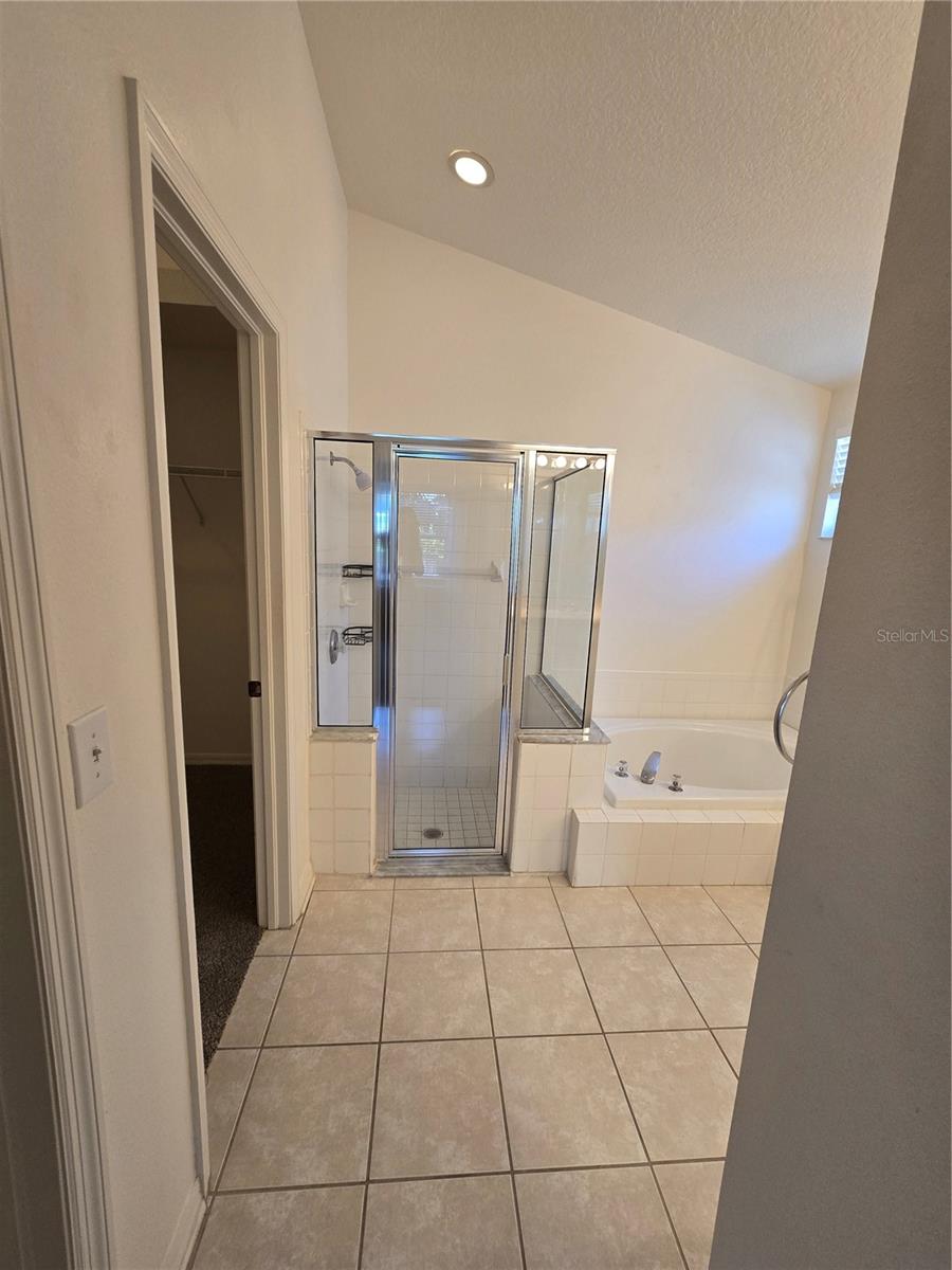Image 15 of 35 For 24505 Landing Drive
