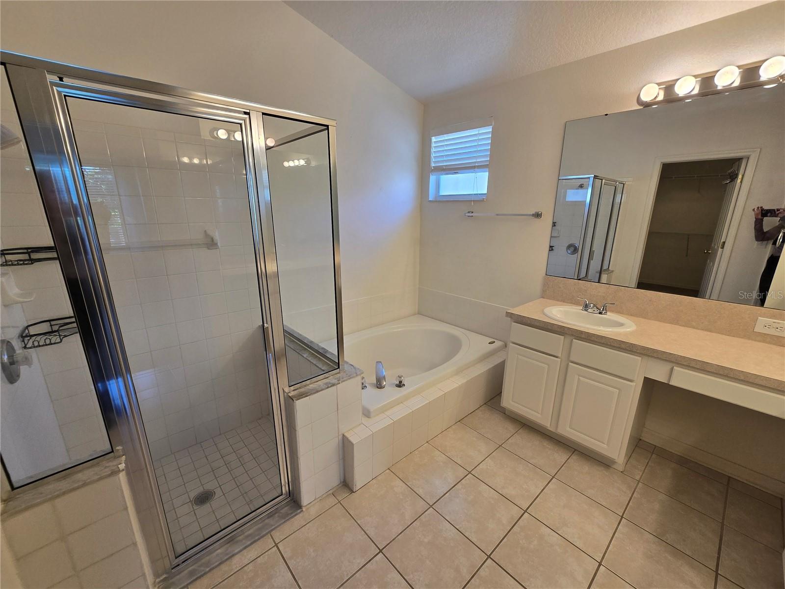 Image 16 of 35 For 24505 Landing Drive