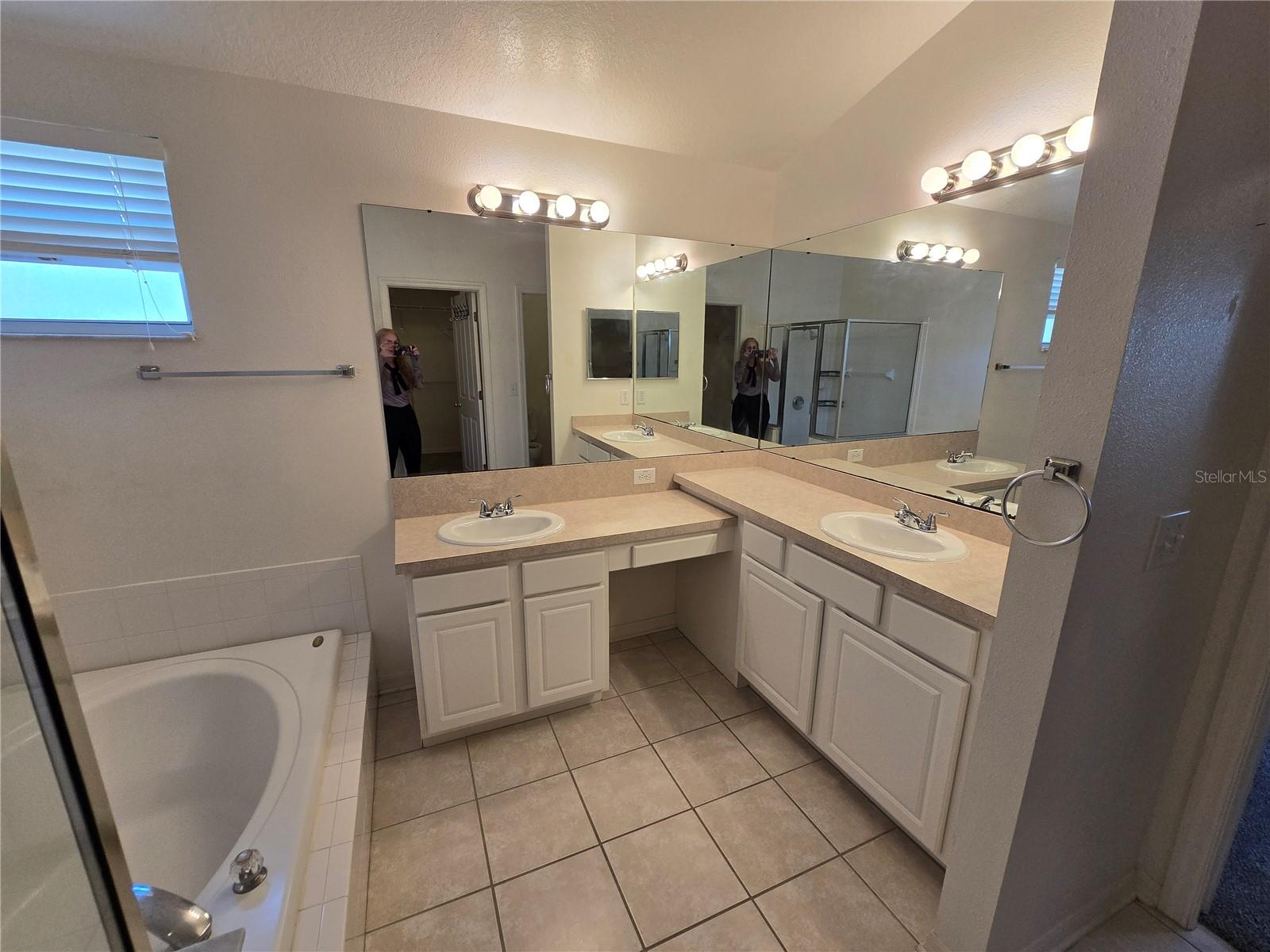 Image 17 of 35 For 24505 Landing Drive