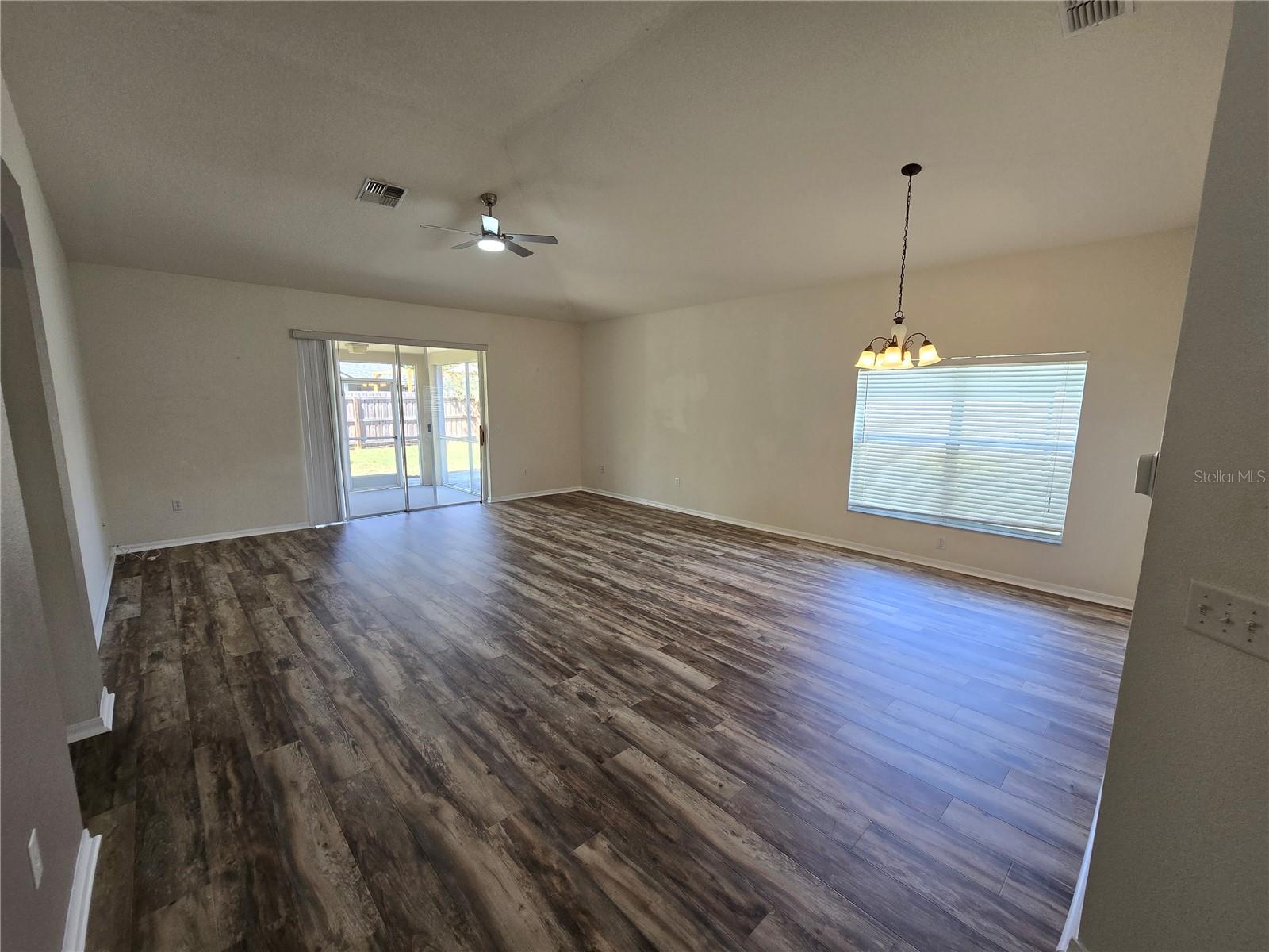Image 4 of 35 For 24505 Landing Drive