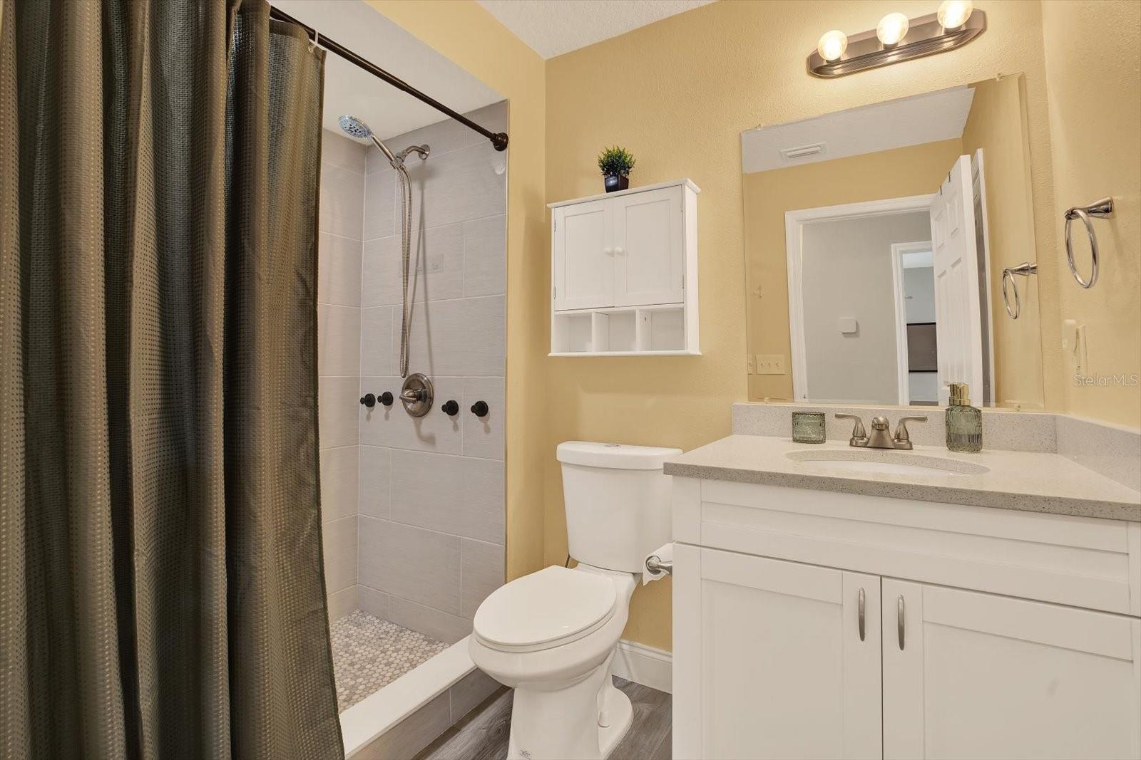 Image 10 of 18 For 2133 Colonial Avenue