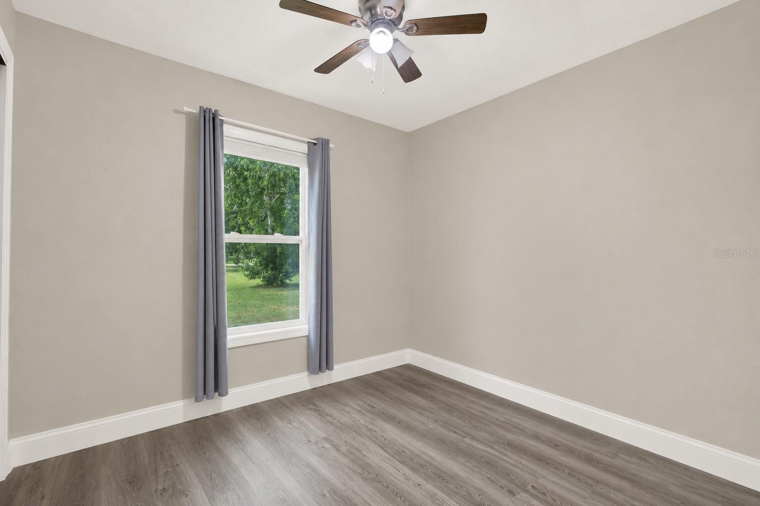 Image 11 of 18 For 2133 Colonial Avenue