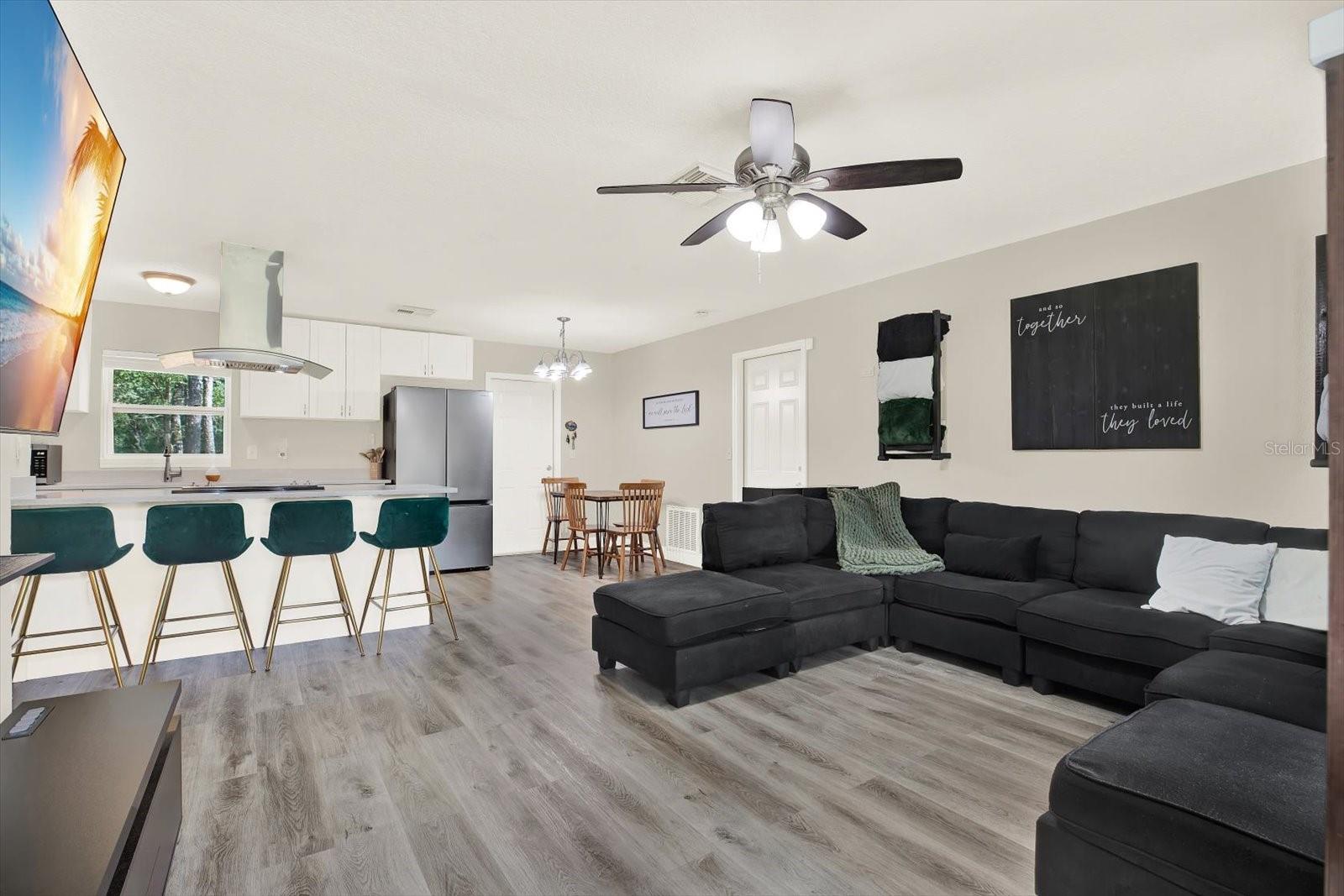 Image 4 of 18 For 2133 Colonial Avenue