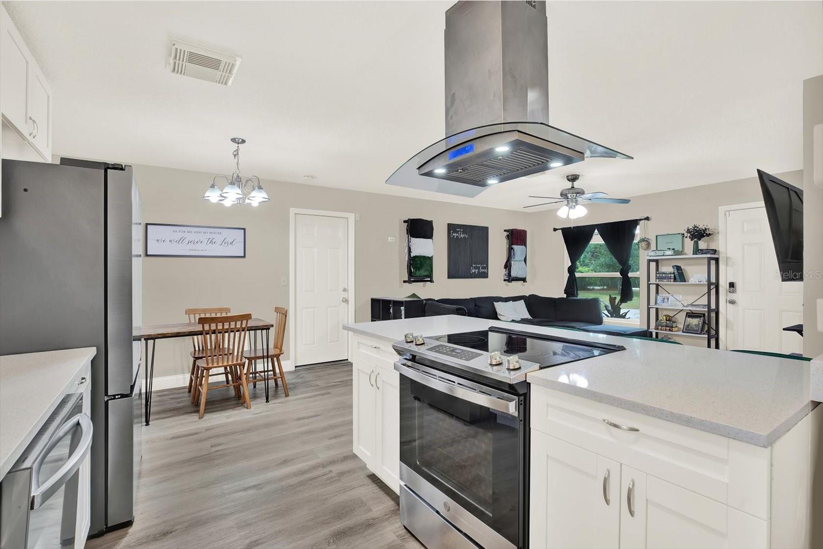 Image 6 of 18 For 2133 Colonial Avenue