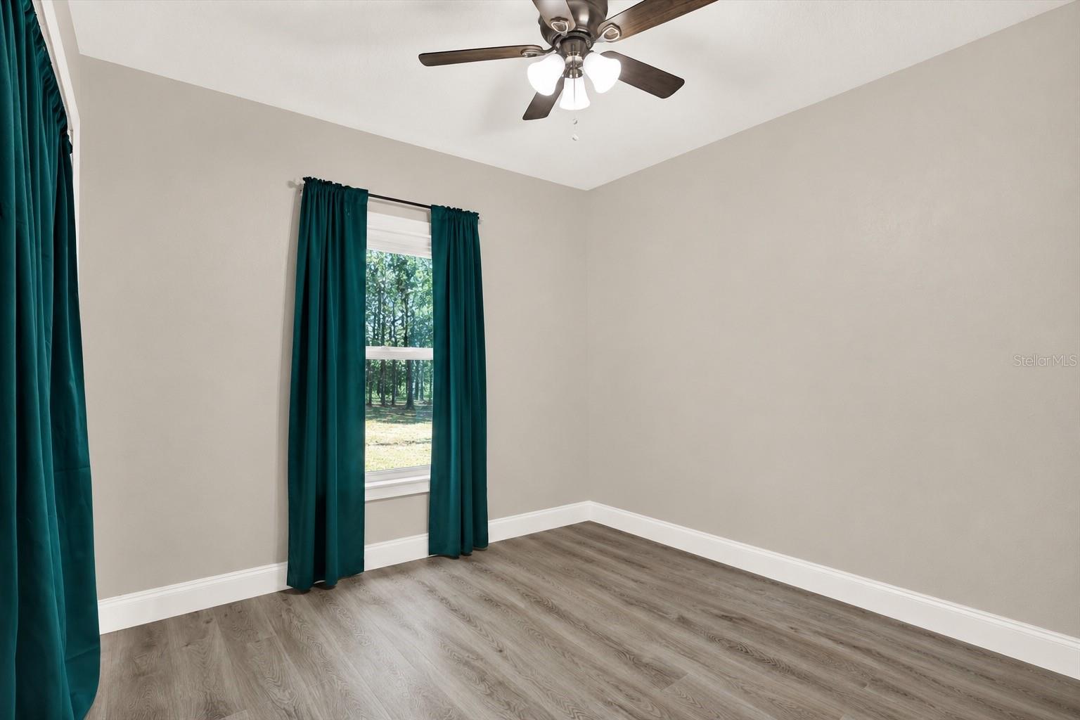 Image 9 of 18 For 2133 Colonial Avenue