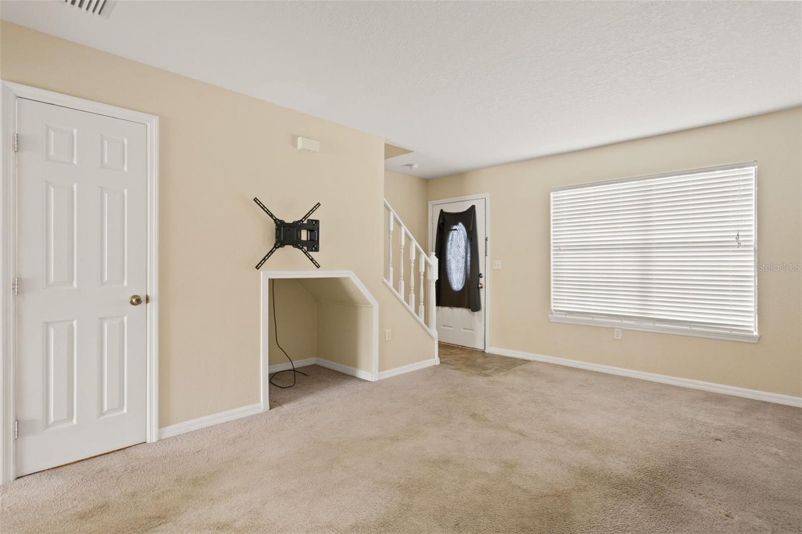 Image 6 of 24 For 843 Village Drive