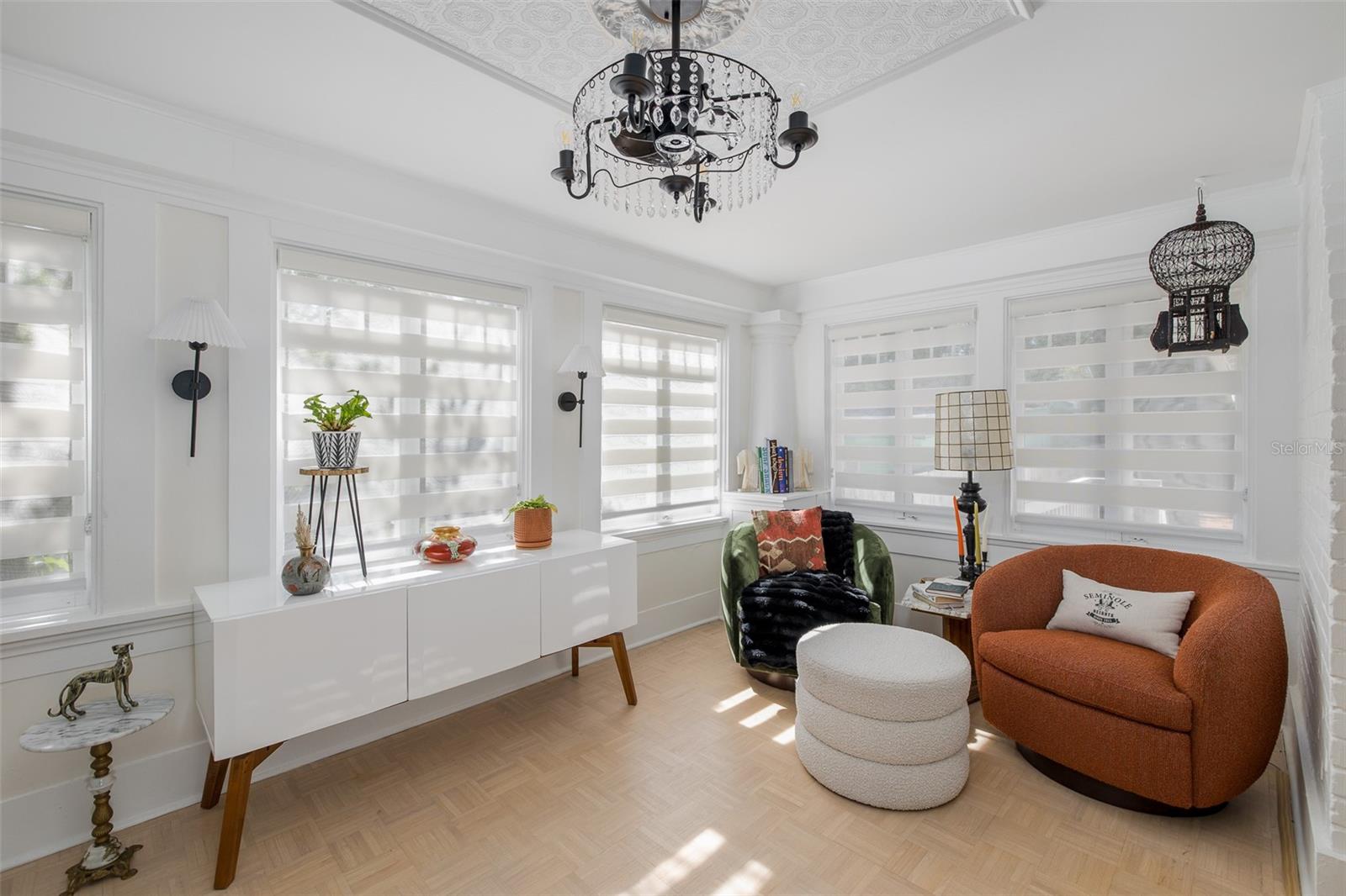 Image 17 of 44 For 909 Crenshaw Street