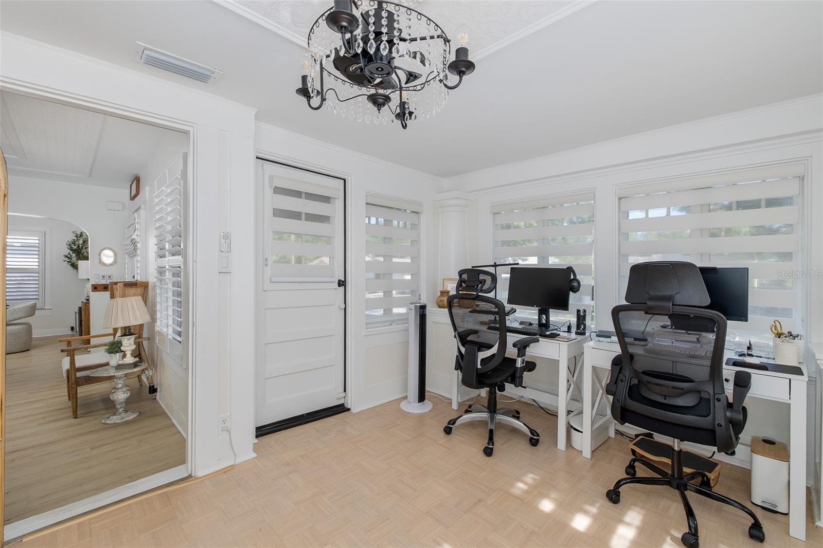Image 19 of 44 For 909 Crenshaw Street
