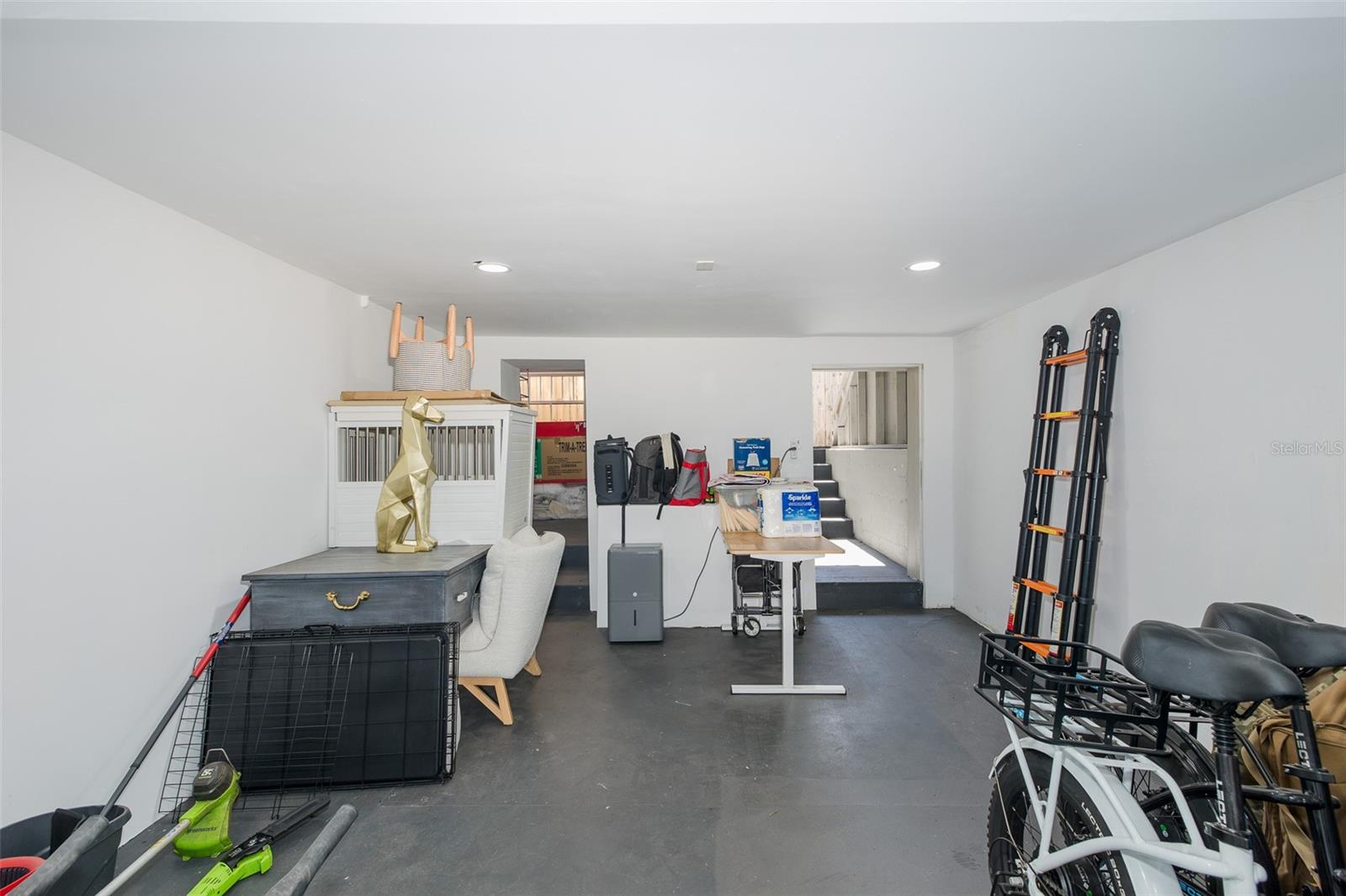 Image 42 of 44 For 909 Crenshaw Street