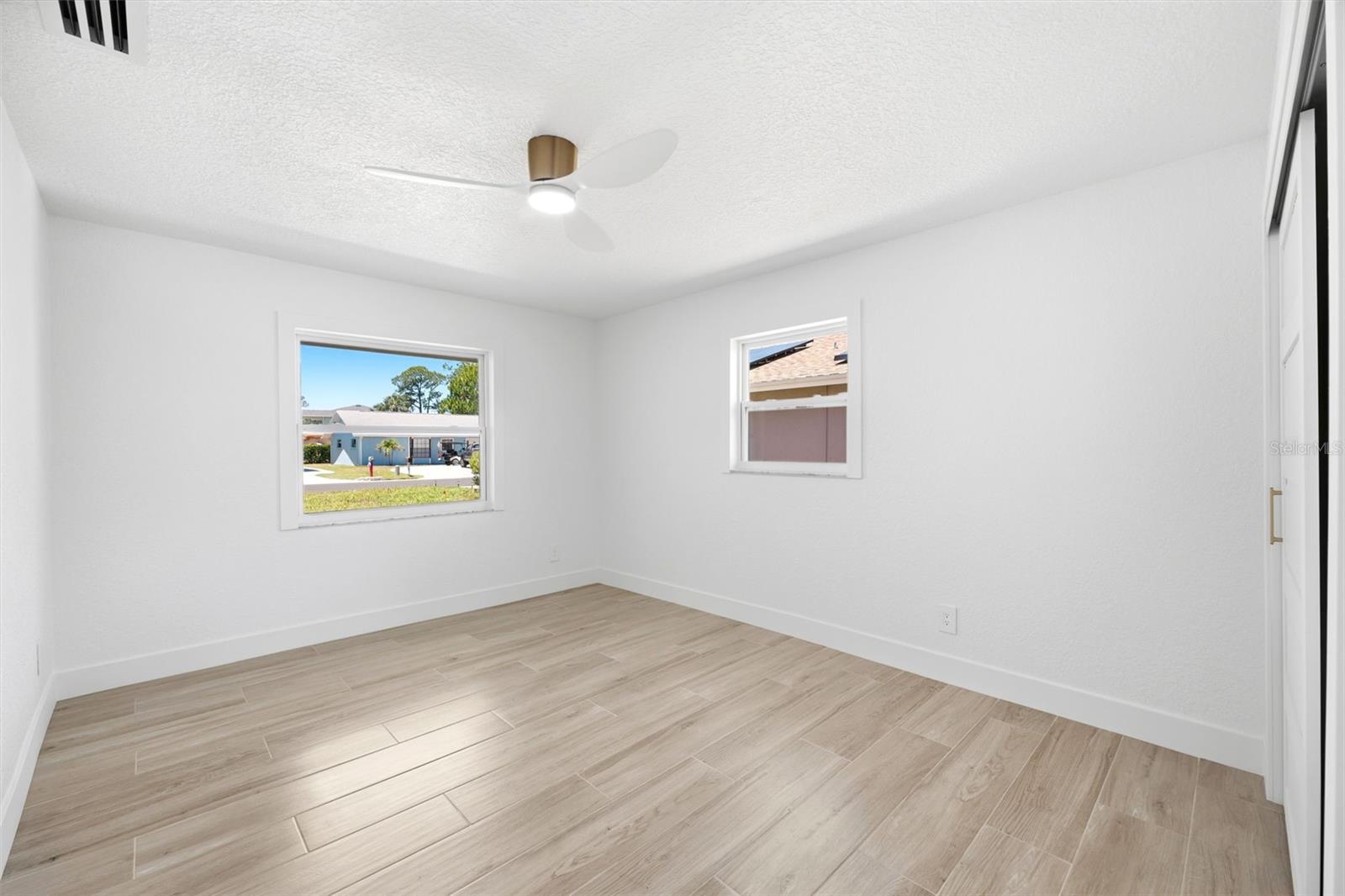 Image 25 of 43 For 4673 Dewey Drive