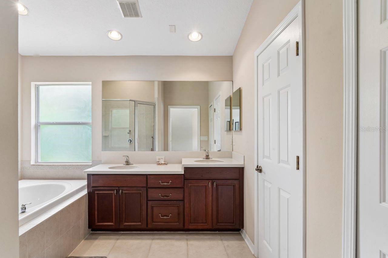 Image 40 of 99 For 9423 Fairhope Court