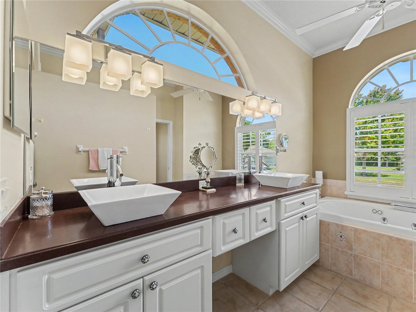 Image 42 of 68 For 5358 Leather Saddle Lane