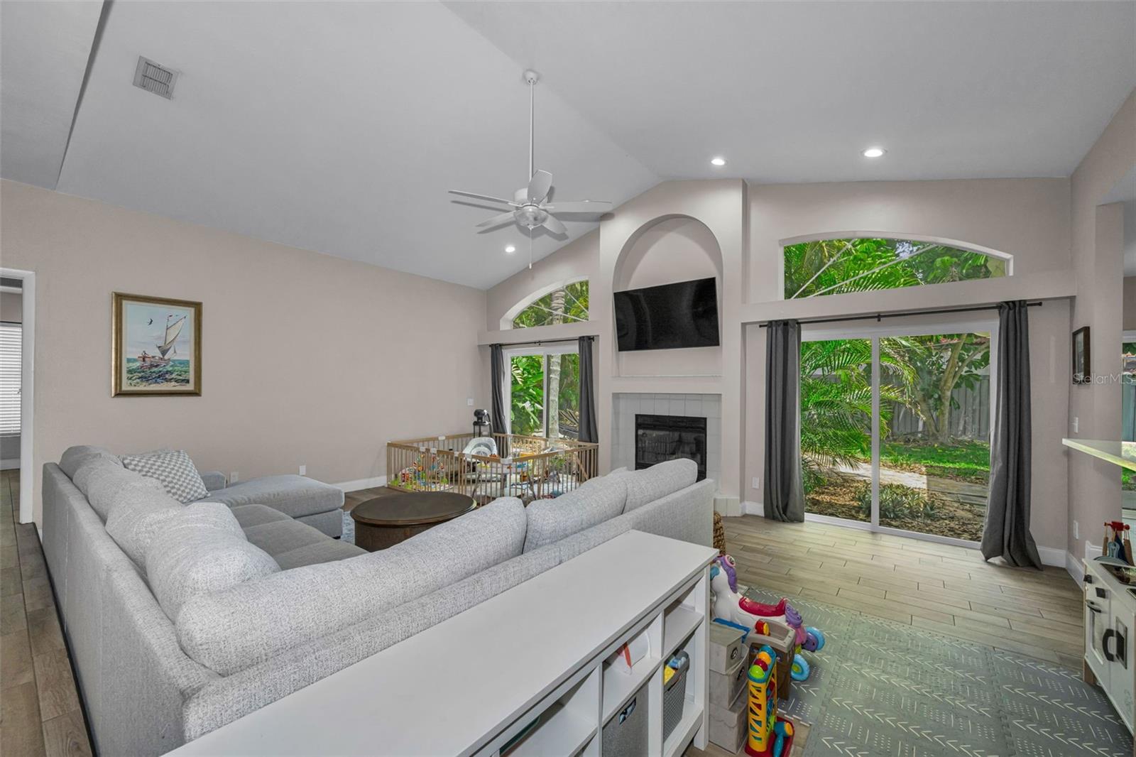 Image 10 of 75 For 2823 Challenger Drive