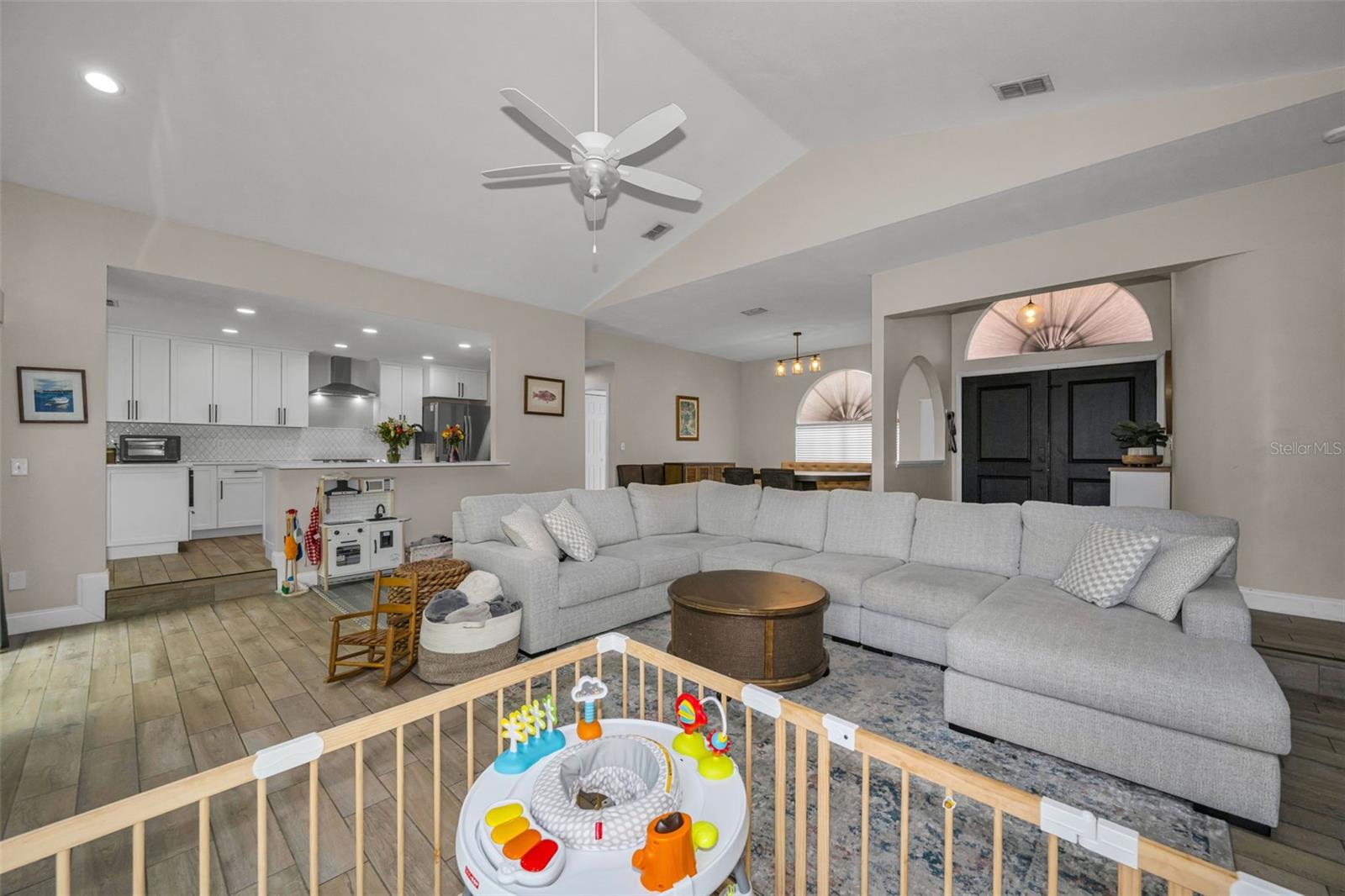 Image 12 of 75 For 2823 Challenger Drive