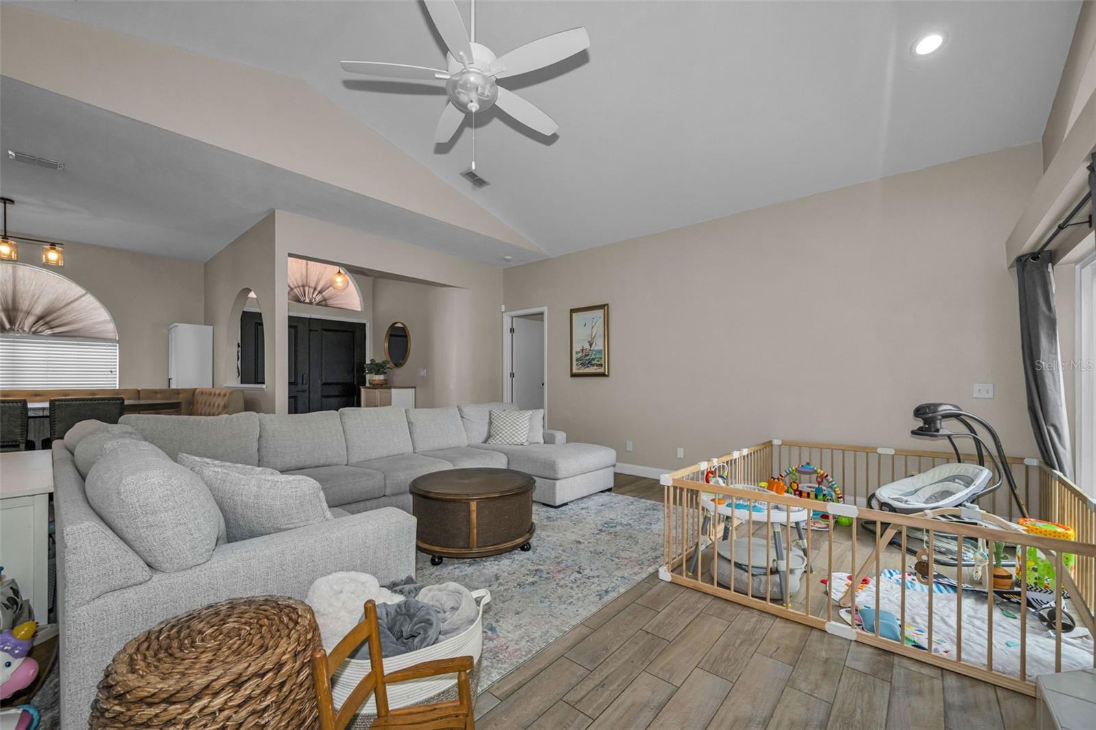 Image 13 of 75 For 2823 Challenger Drive