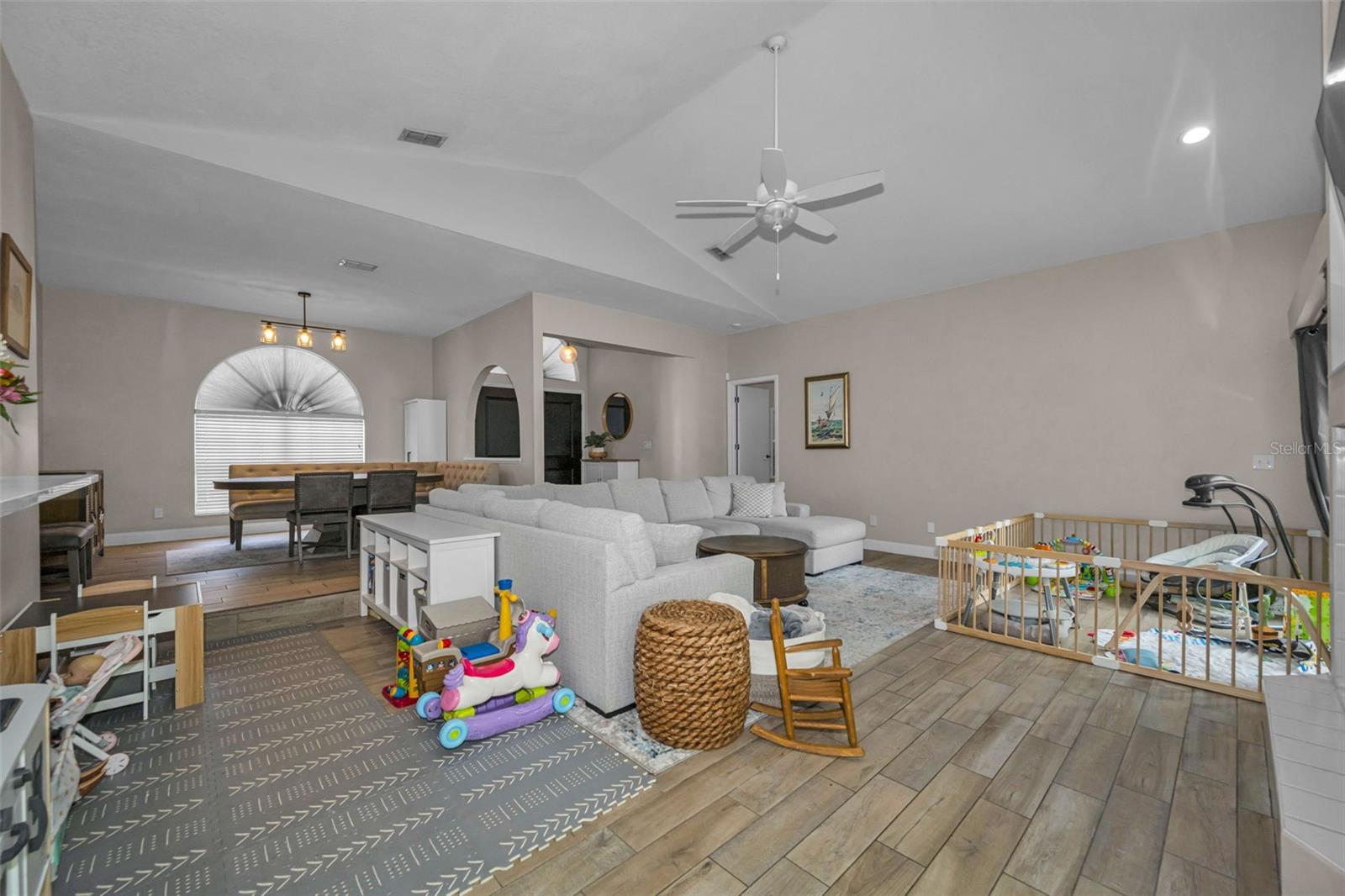 Image 14 of 75 For 2823 Challenger Drive