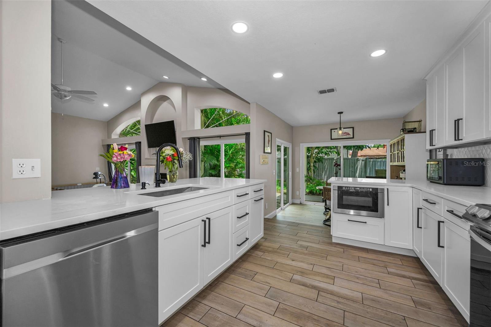 Image 17 of 75 For 2823 Challenger Drive