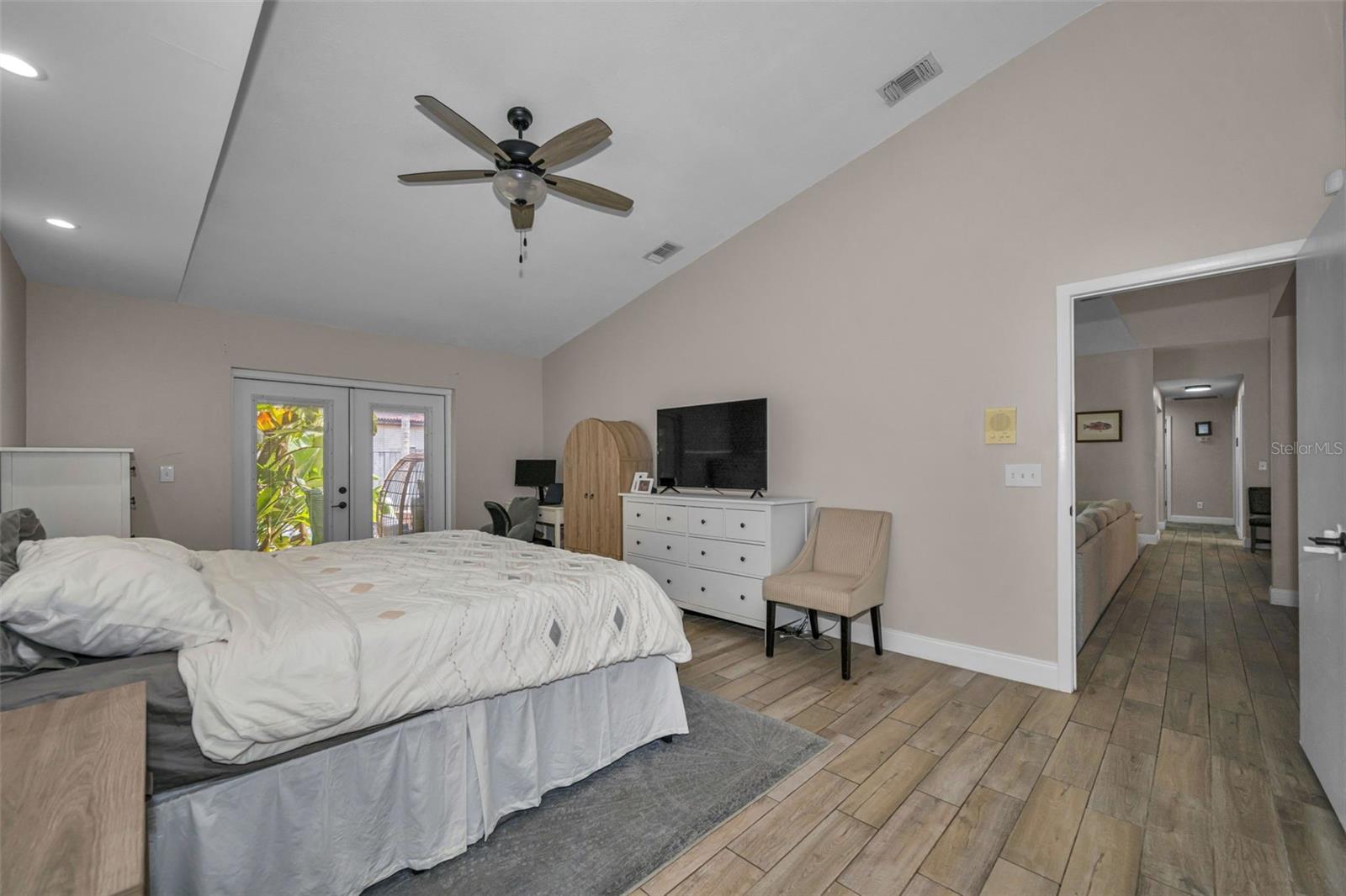 Image 29 of 75 For 2823 Challenger Drive