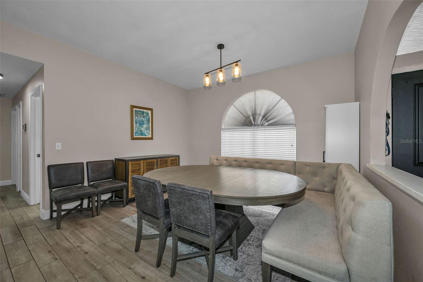 Image 7 of 75 For 2823 Challenger Drive