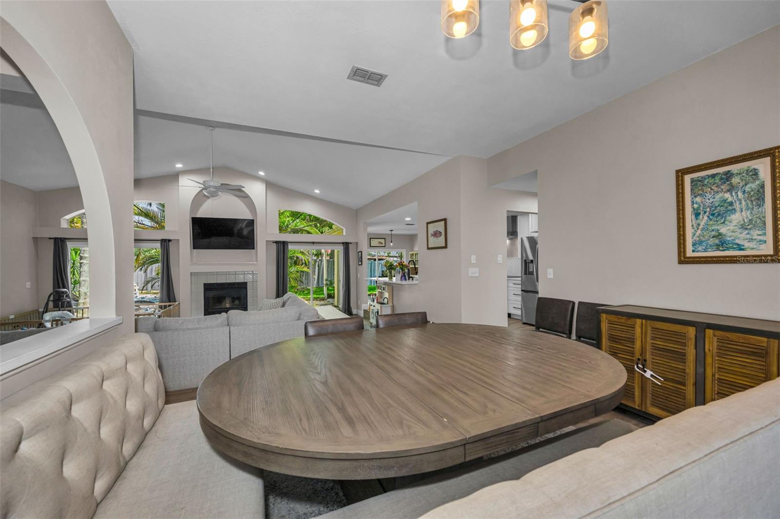 Image 9 of 75 For 2823 Challenger Drive