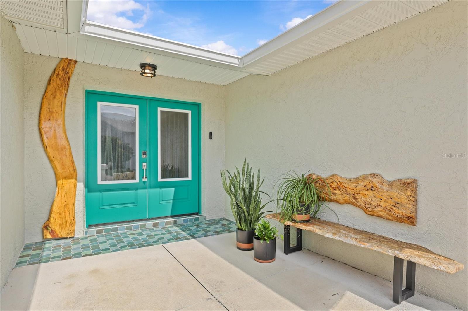 Image 18 of 61 For 15722 Donzi Drive