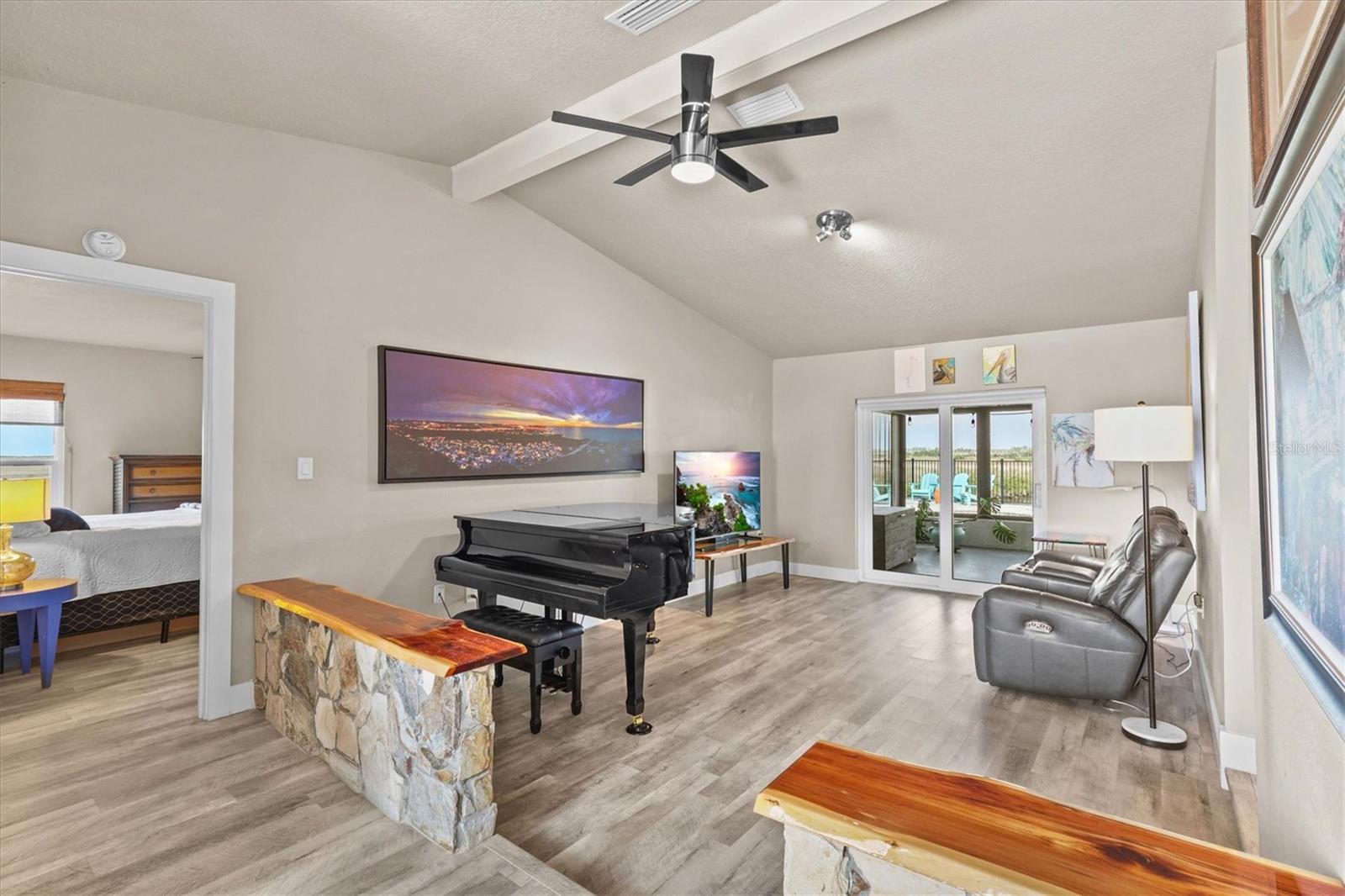 Image 21 of 61 For 15722 Donzi Drive