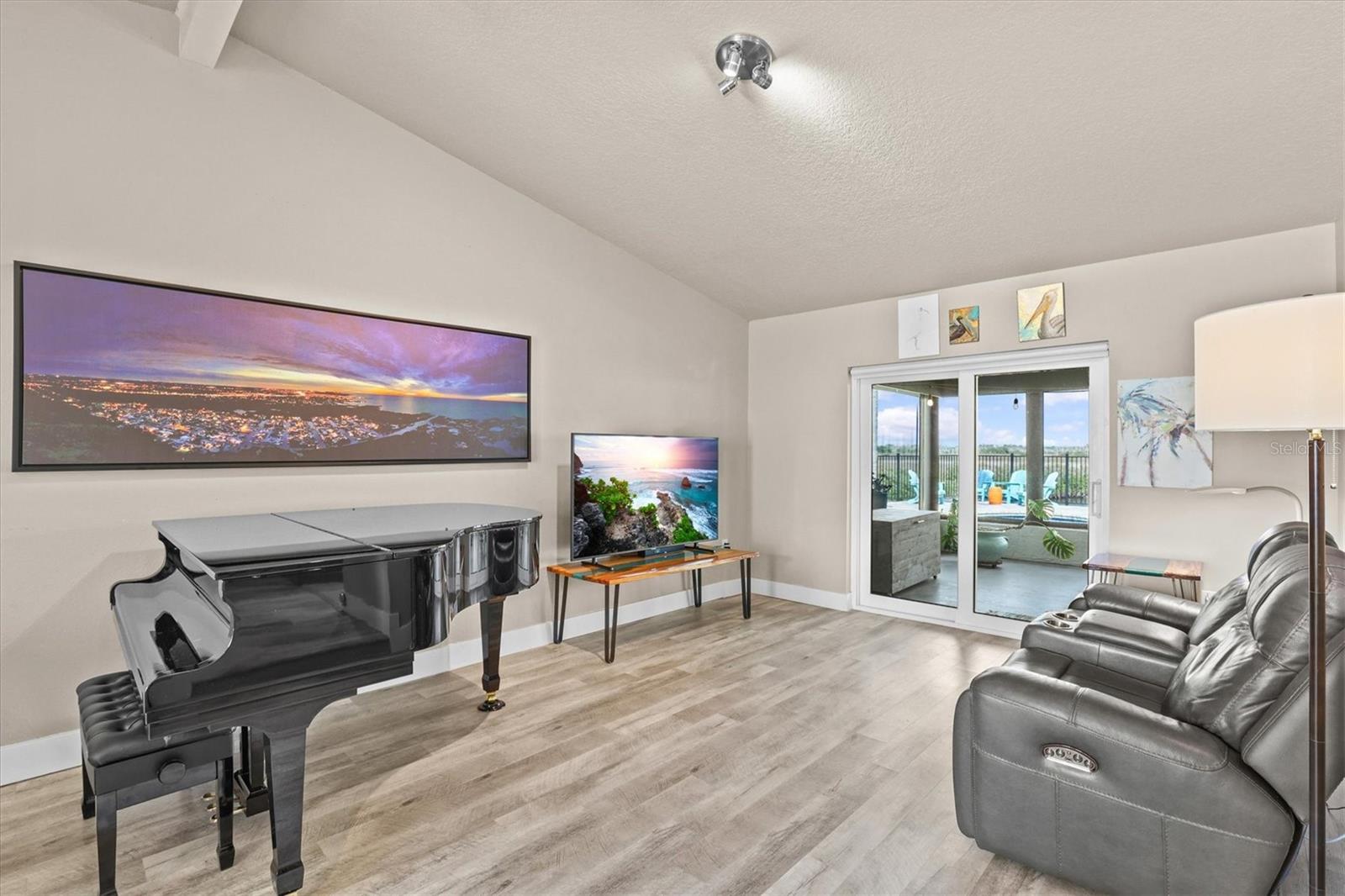 Image 22 of 61 For 15722 Donzi Drive