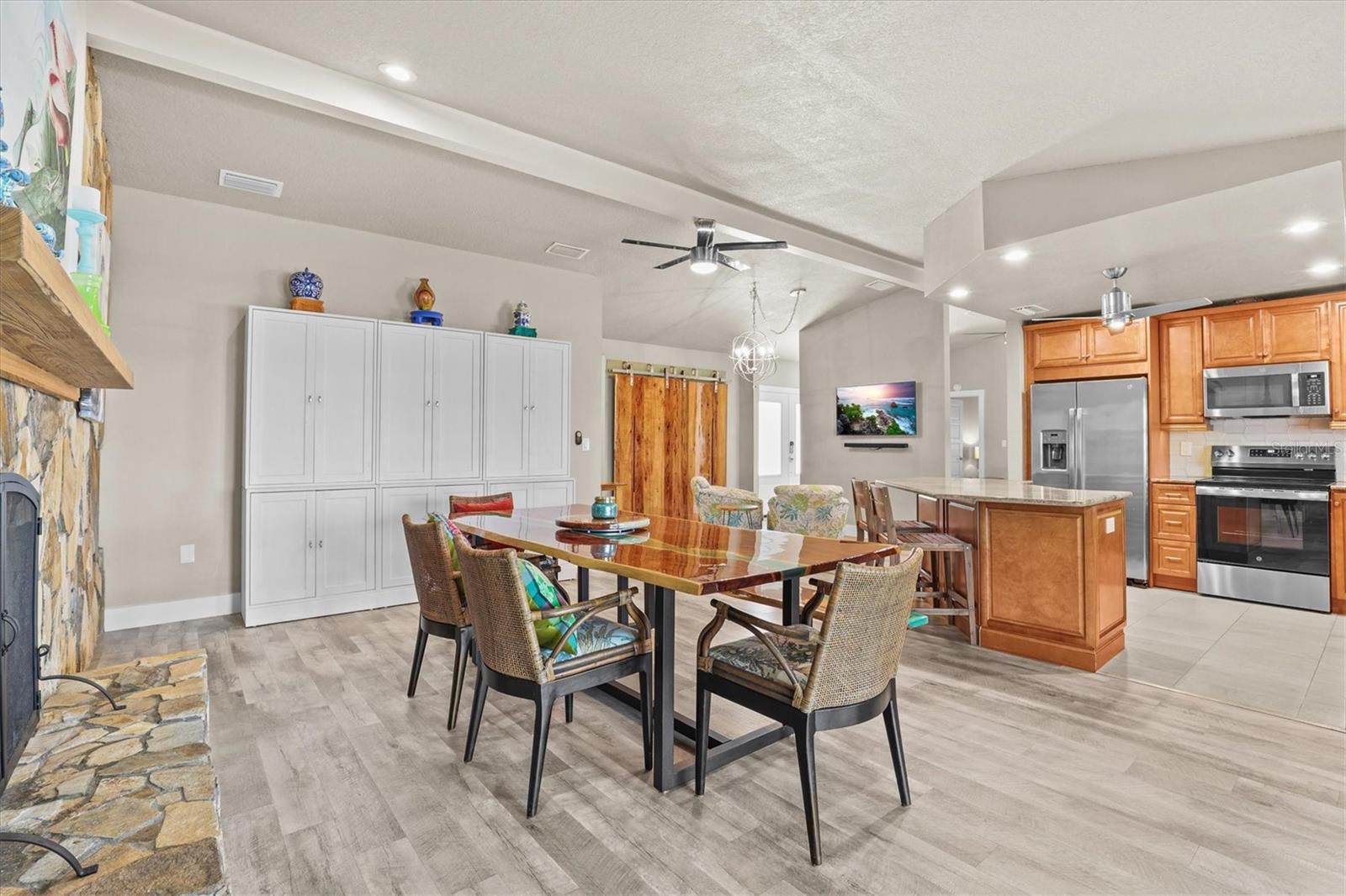 Image 25 of 61 For 15722 Donzi Drive