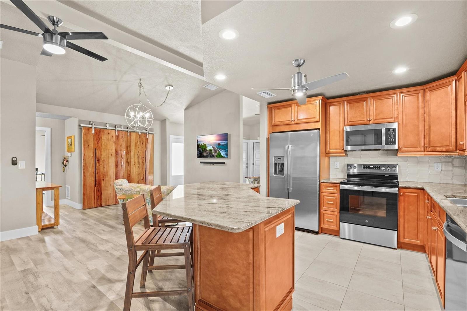 Image 26 of 61 For 15722 Donzi Drive