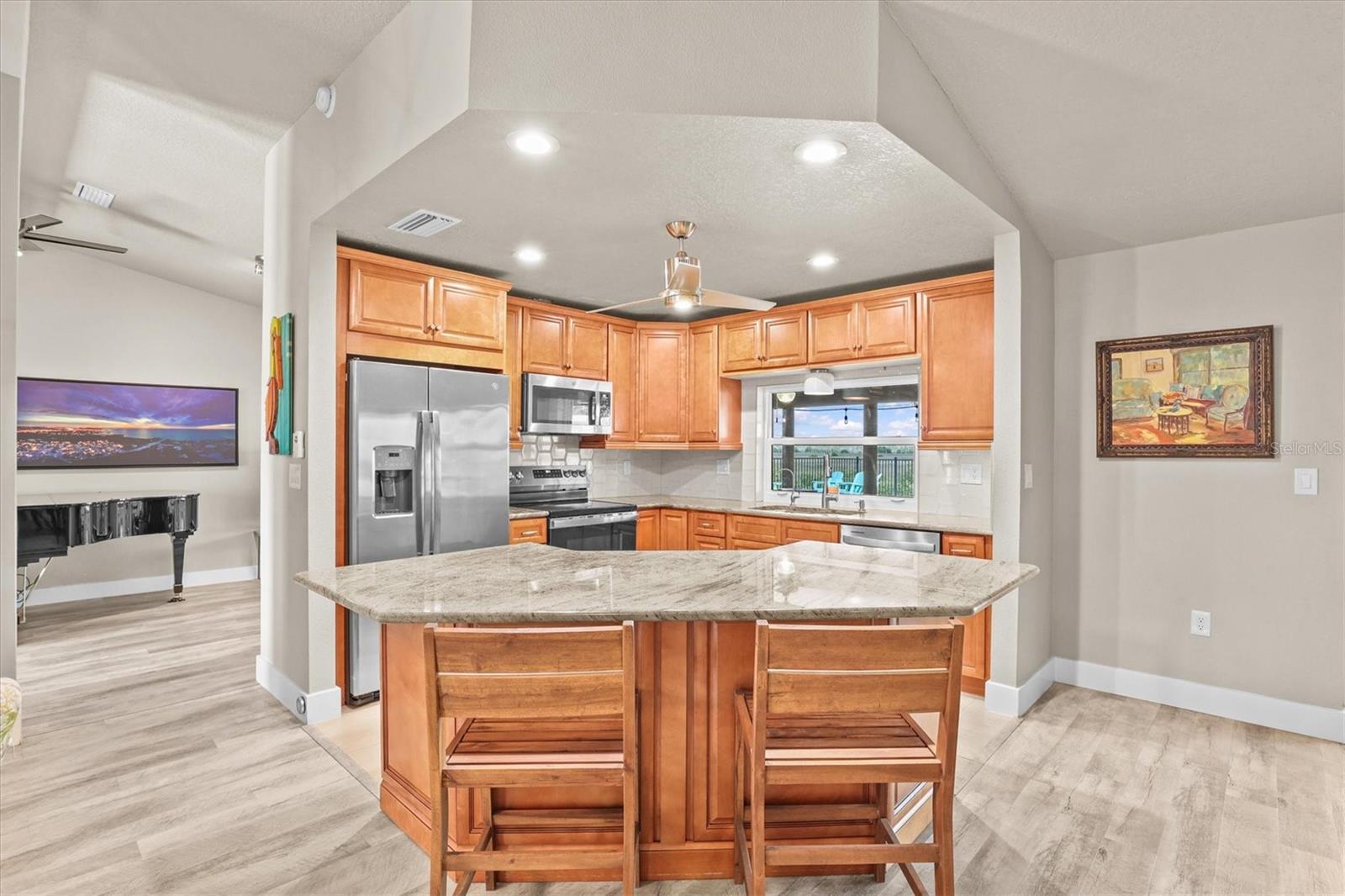 Image 27 of 61 For 15722 Donzi Drive