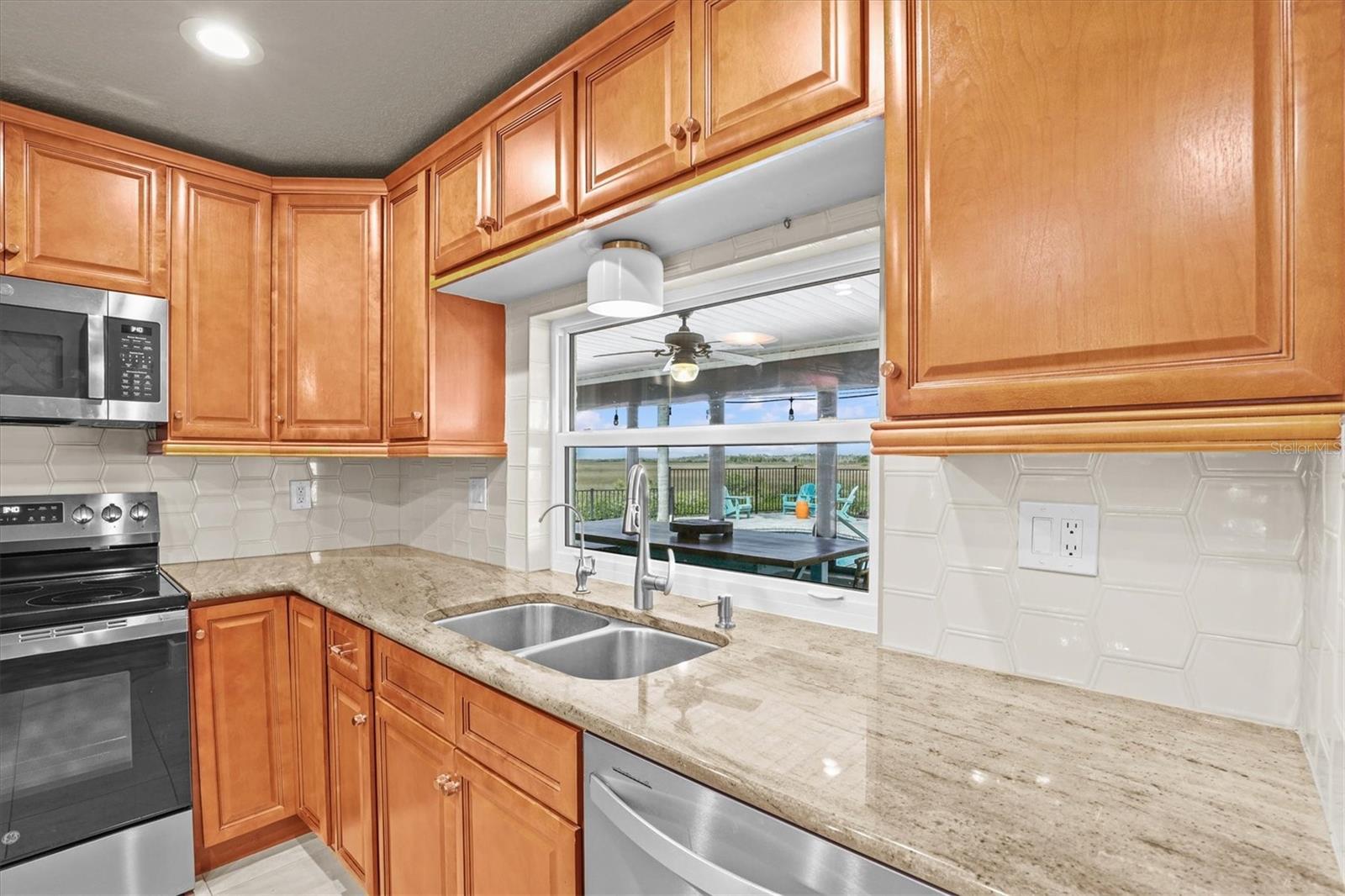 Image 29 of 61 For 15722 Donzi Drive