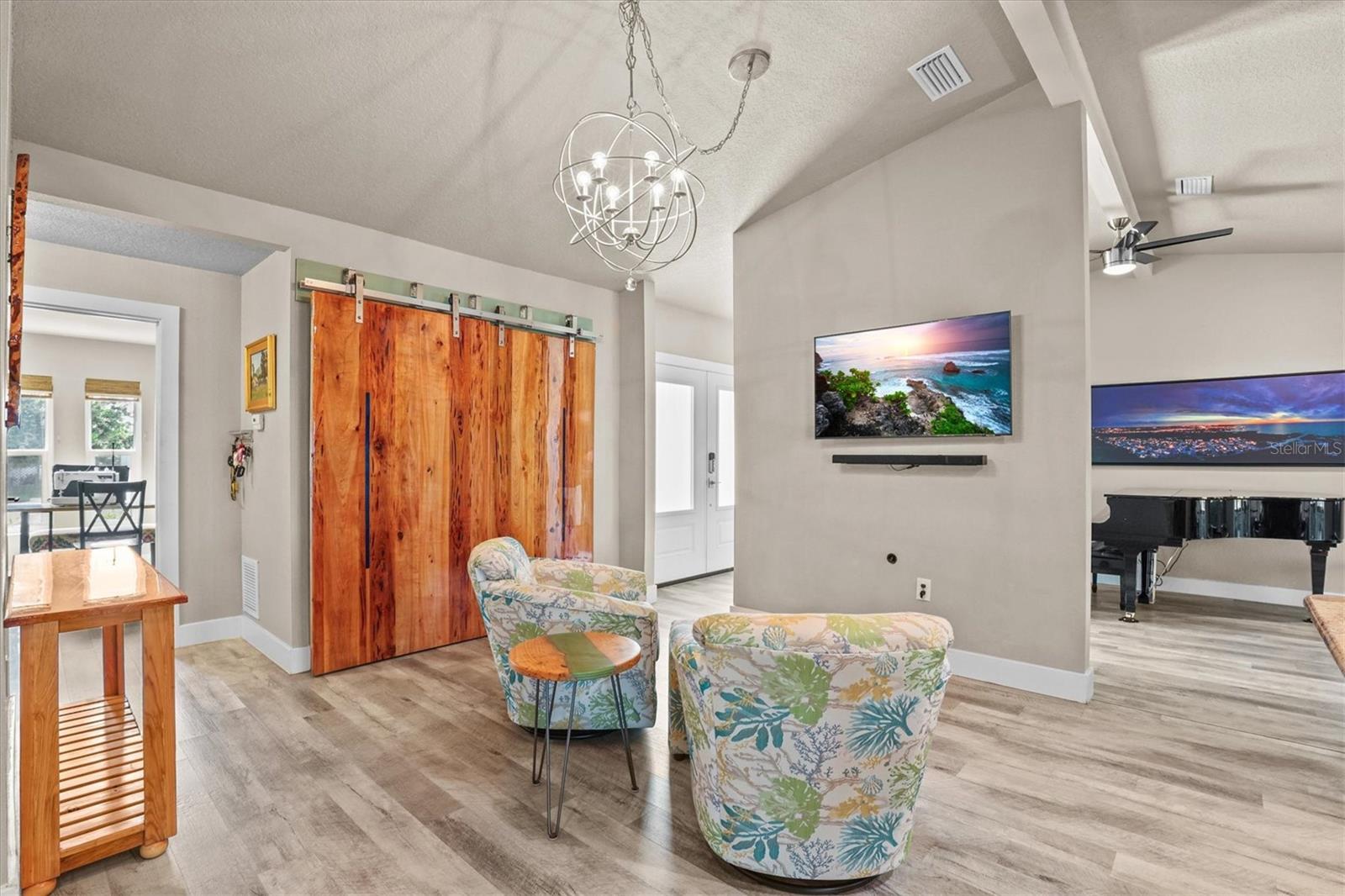 Image 33 of 61 For 15722 Donzi Drive