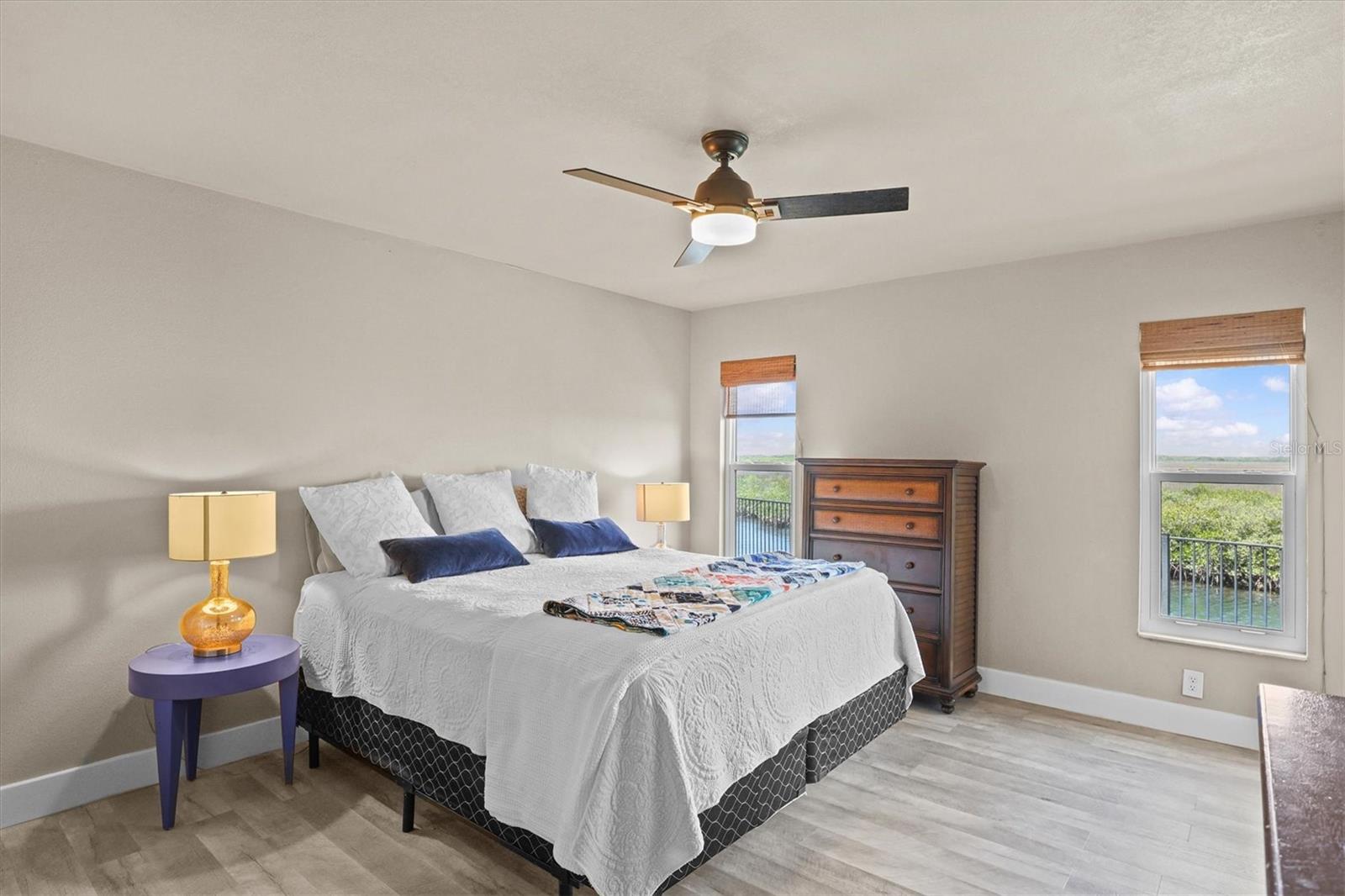 Image 36 of 61 For 15722 Donzi Drive