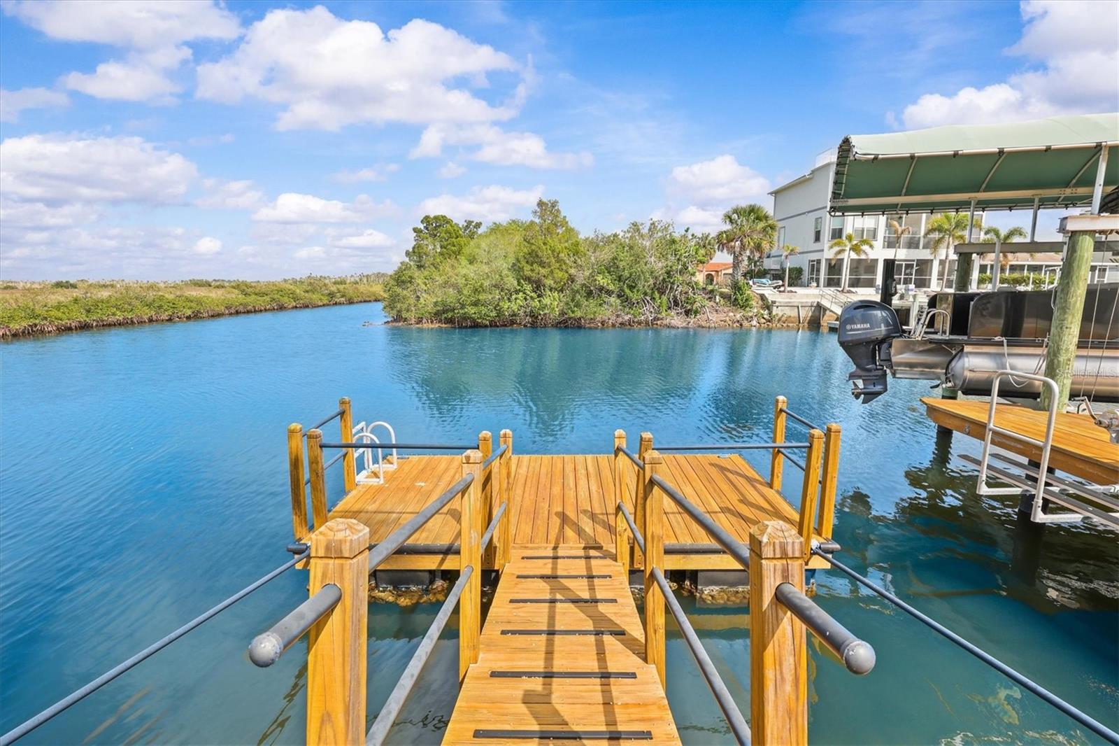 Image 9 of 61 For 15722 Donzi Drive