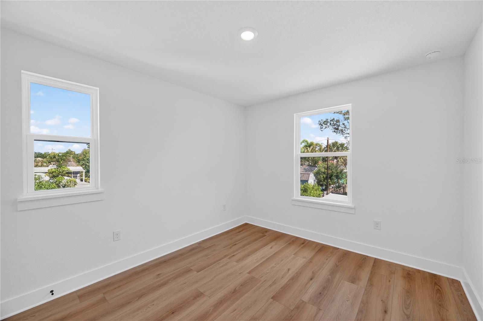 Image 37 of 72 For 4181 56th Avenue N