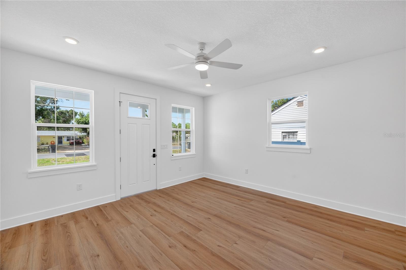 Image 9 of 72 For 4181 56th Avenue N