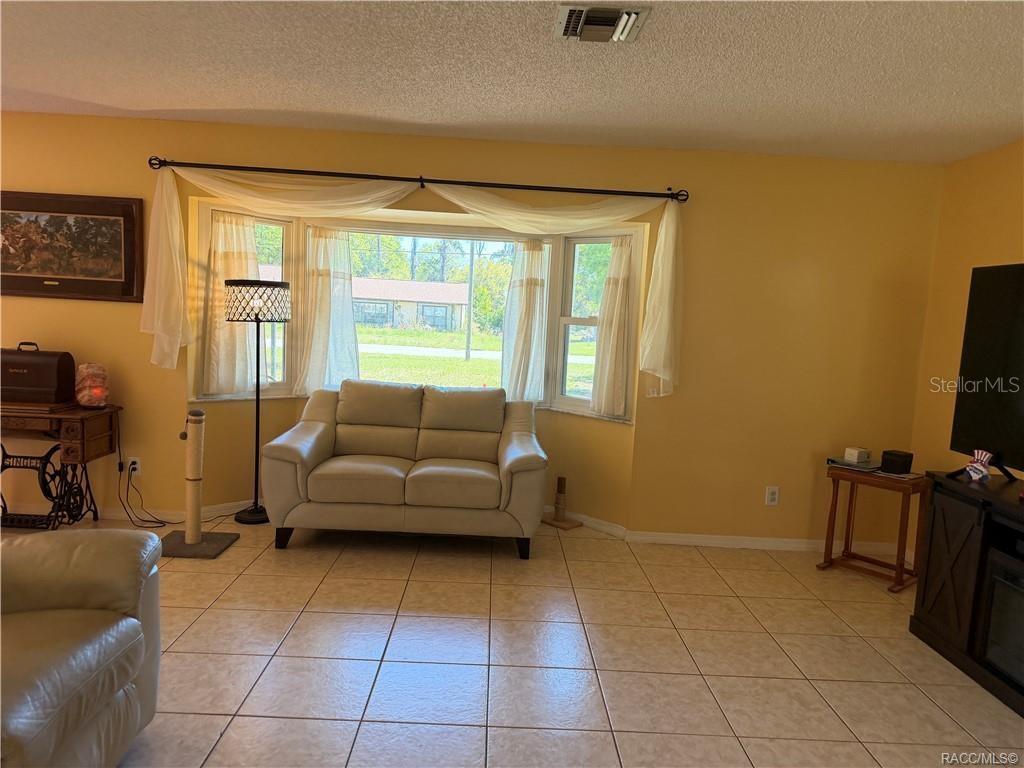 Image 10 of 70 For 7533 Applewood Drive