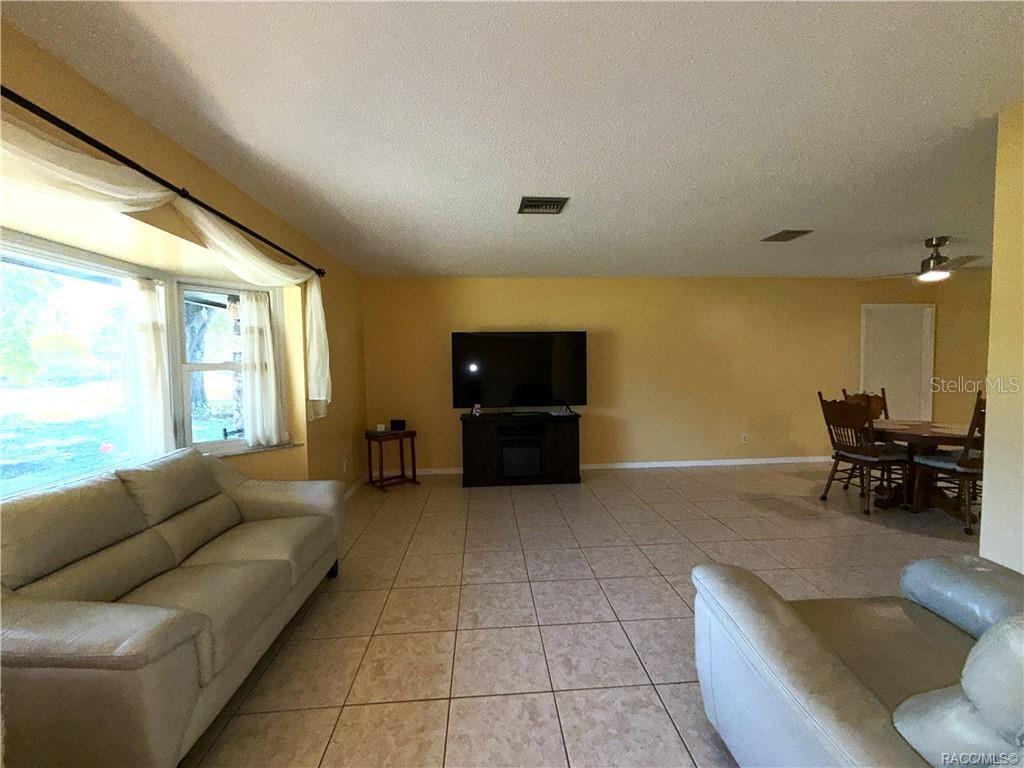 Image 11 of 70 For 7533 Applewood Drive