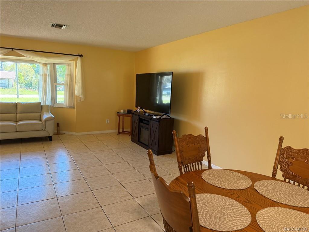 Image 12 of 70 For 7533 Applewood Drive