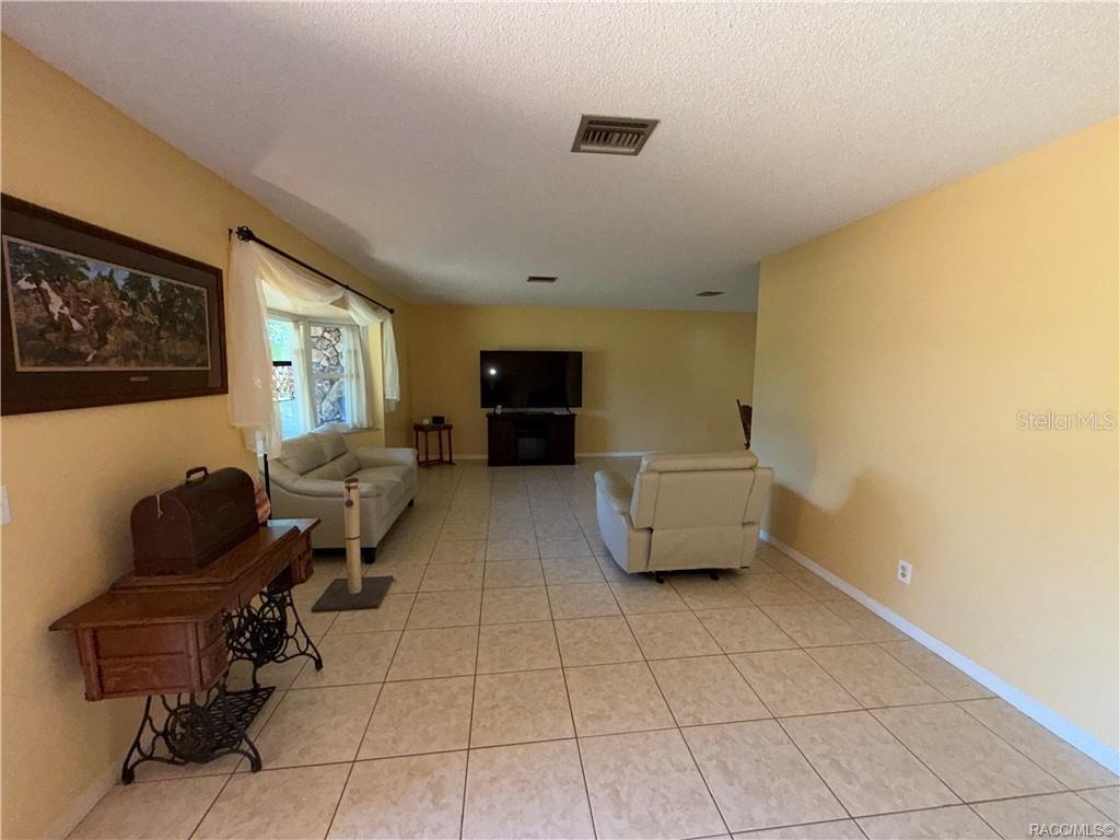 Image 14 of 70 For 7533 Applewood Drive