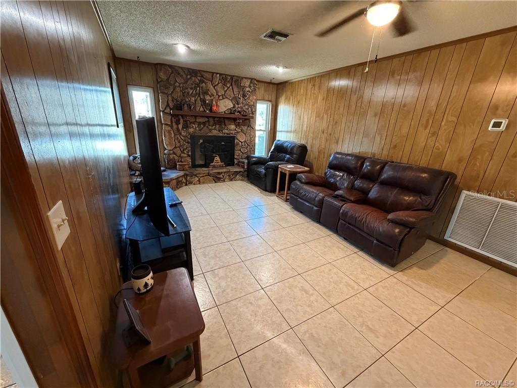 Image 21 of 70 For 7533 Applewood Drive