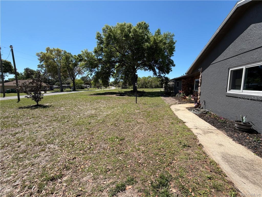 Image 6 of 70 For 7533 Applewood Drive