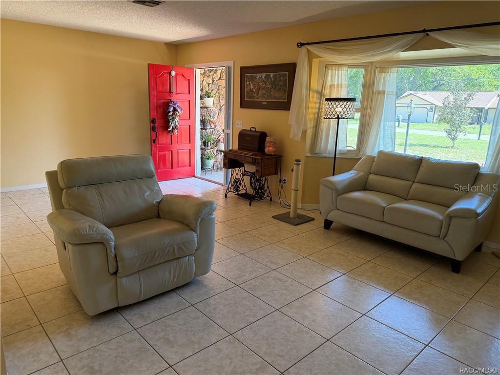 Image 8 of 70 For 7533 Applewood Drive